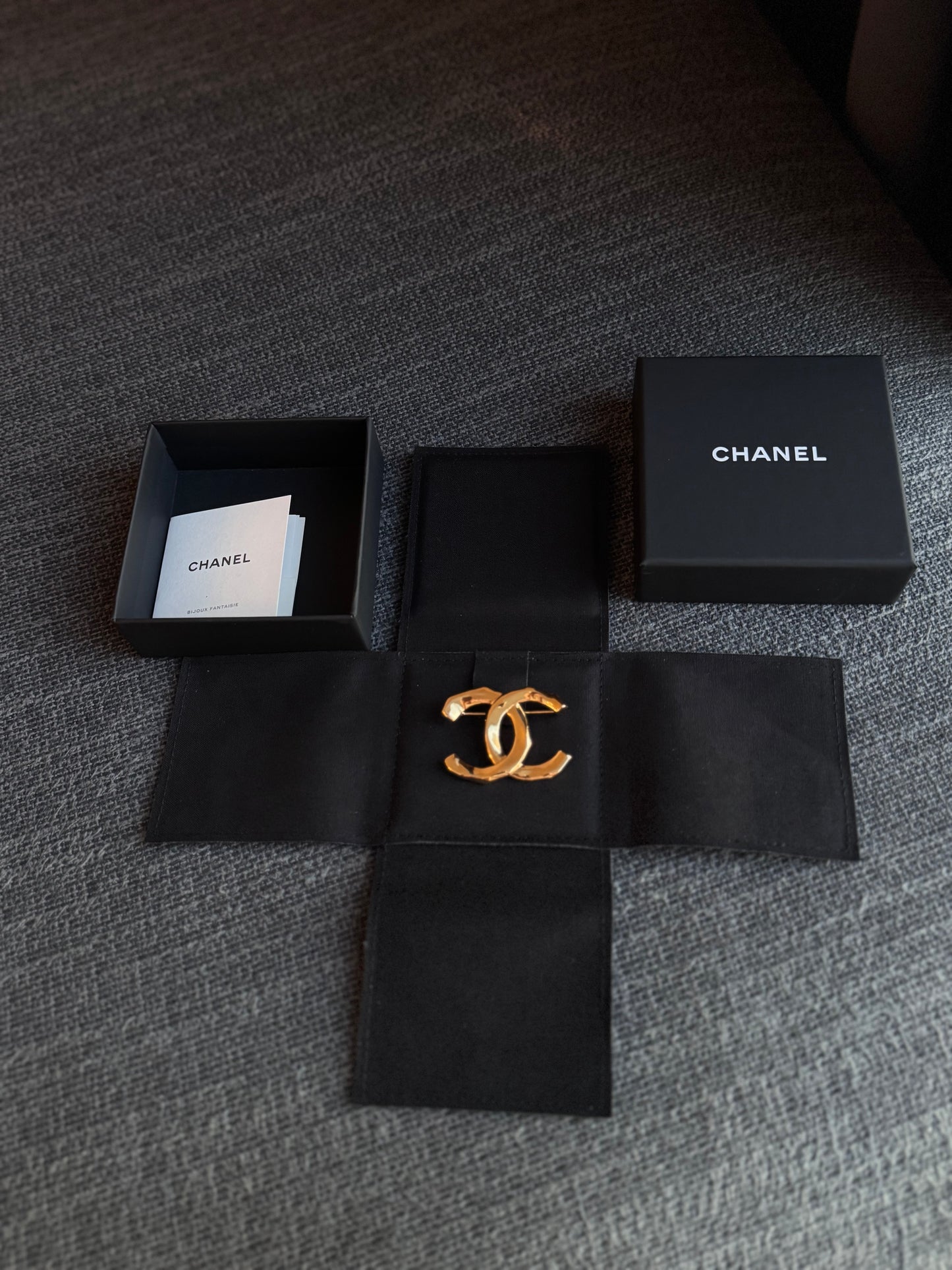 CHANEL gold CC Brooch brand new full set