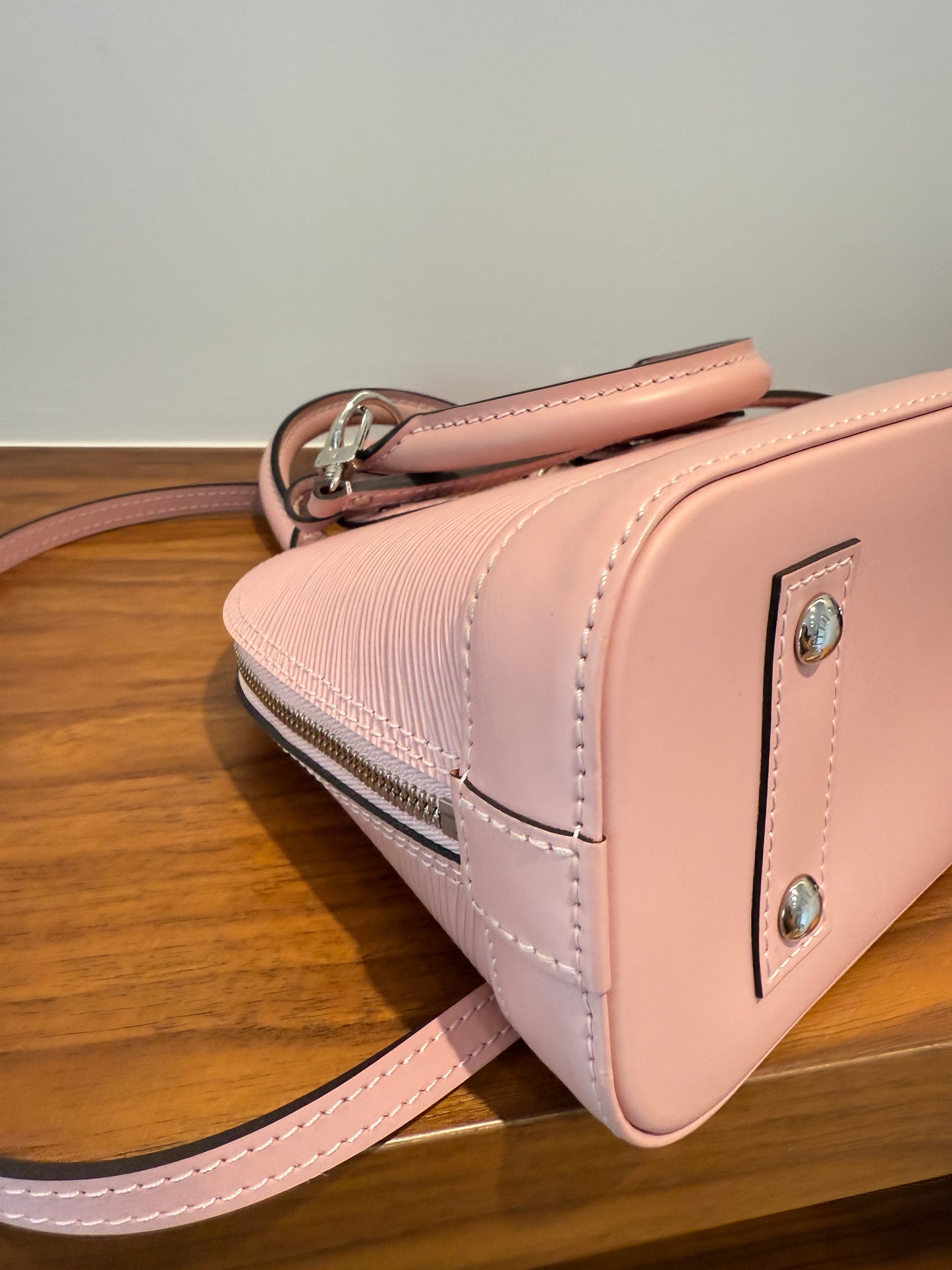 Louis Vuitton Epi Alma BB in Baby Pink