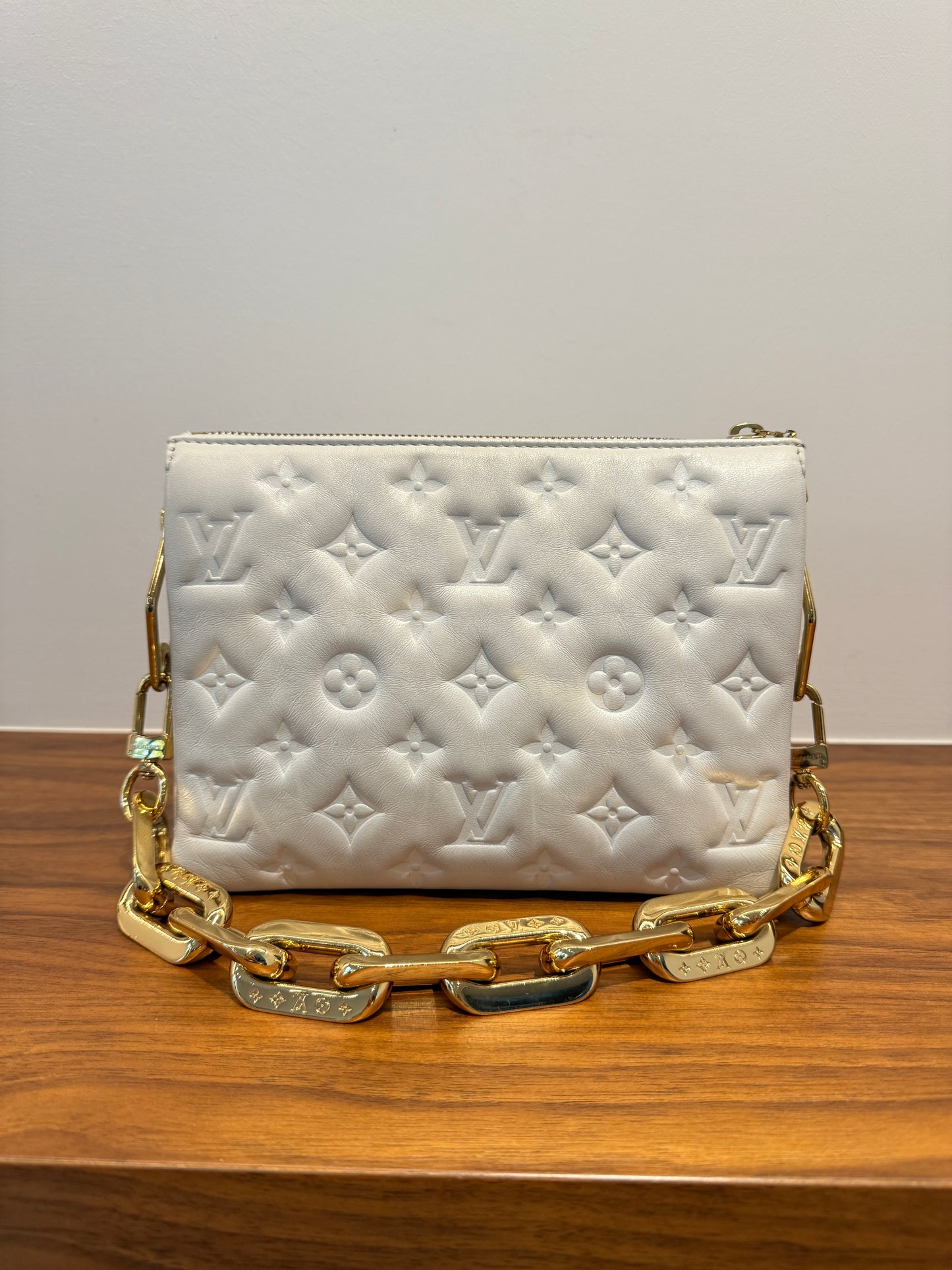 Louis Vuitton Coussin BB in white & Gold