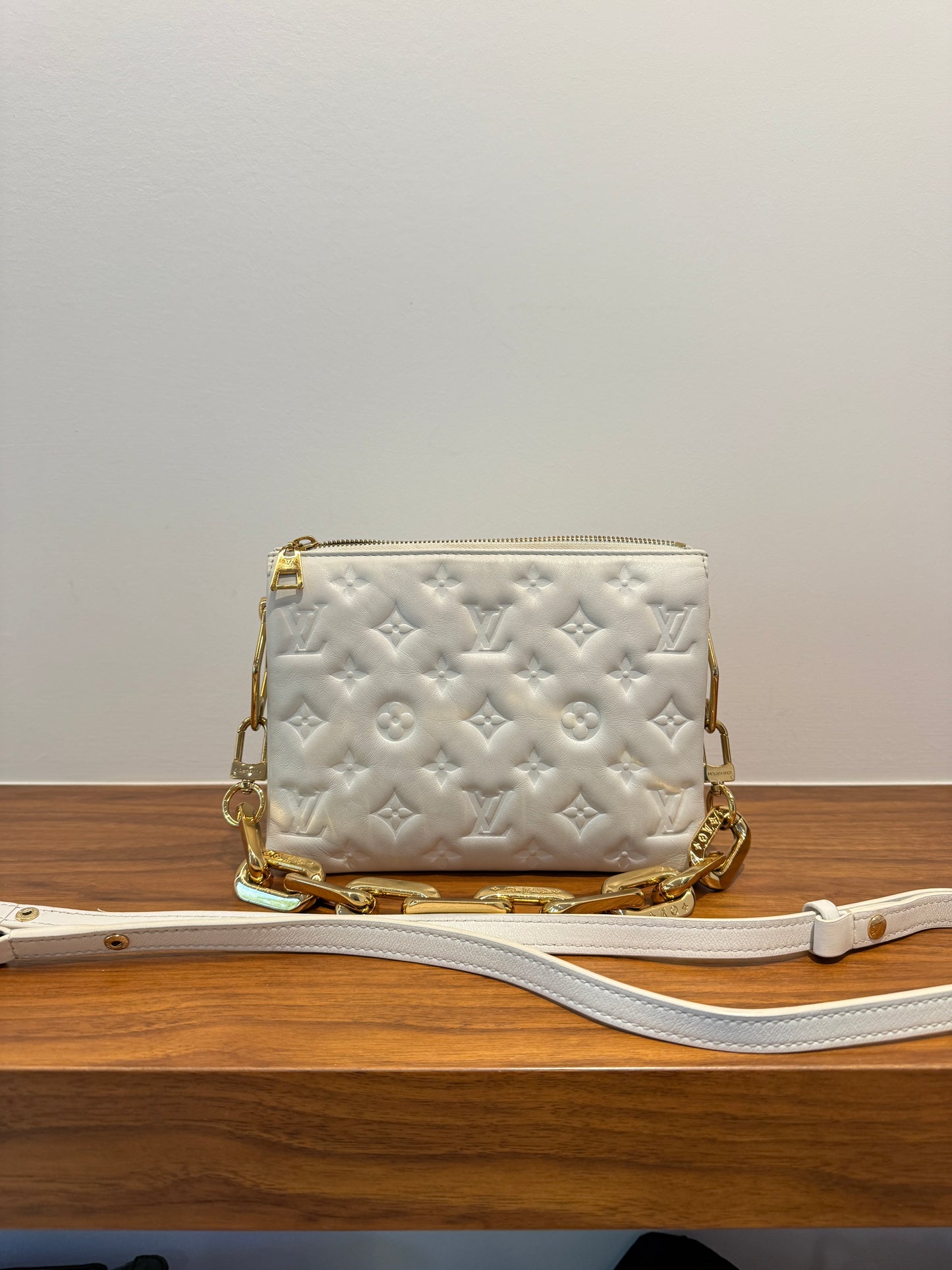 Louis Vuitton Coussin BB in white & Gold
