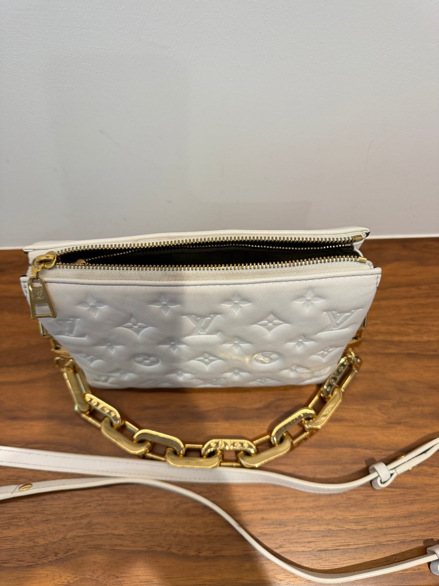 Louis Vuitton Coussin BB in white & Gold