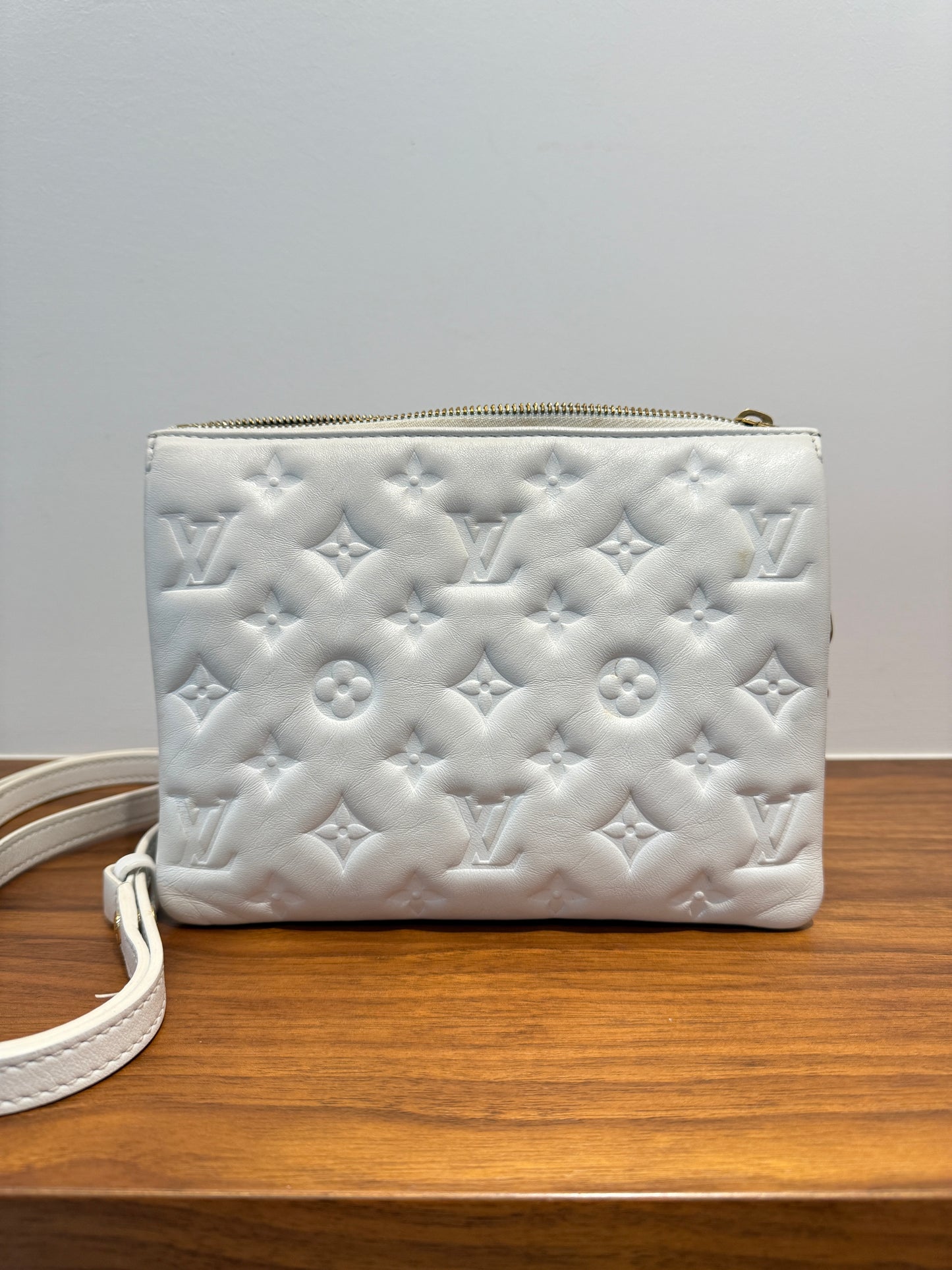 Louis Vuitton Coussin BB in white & Gold