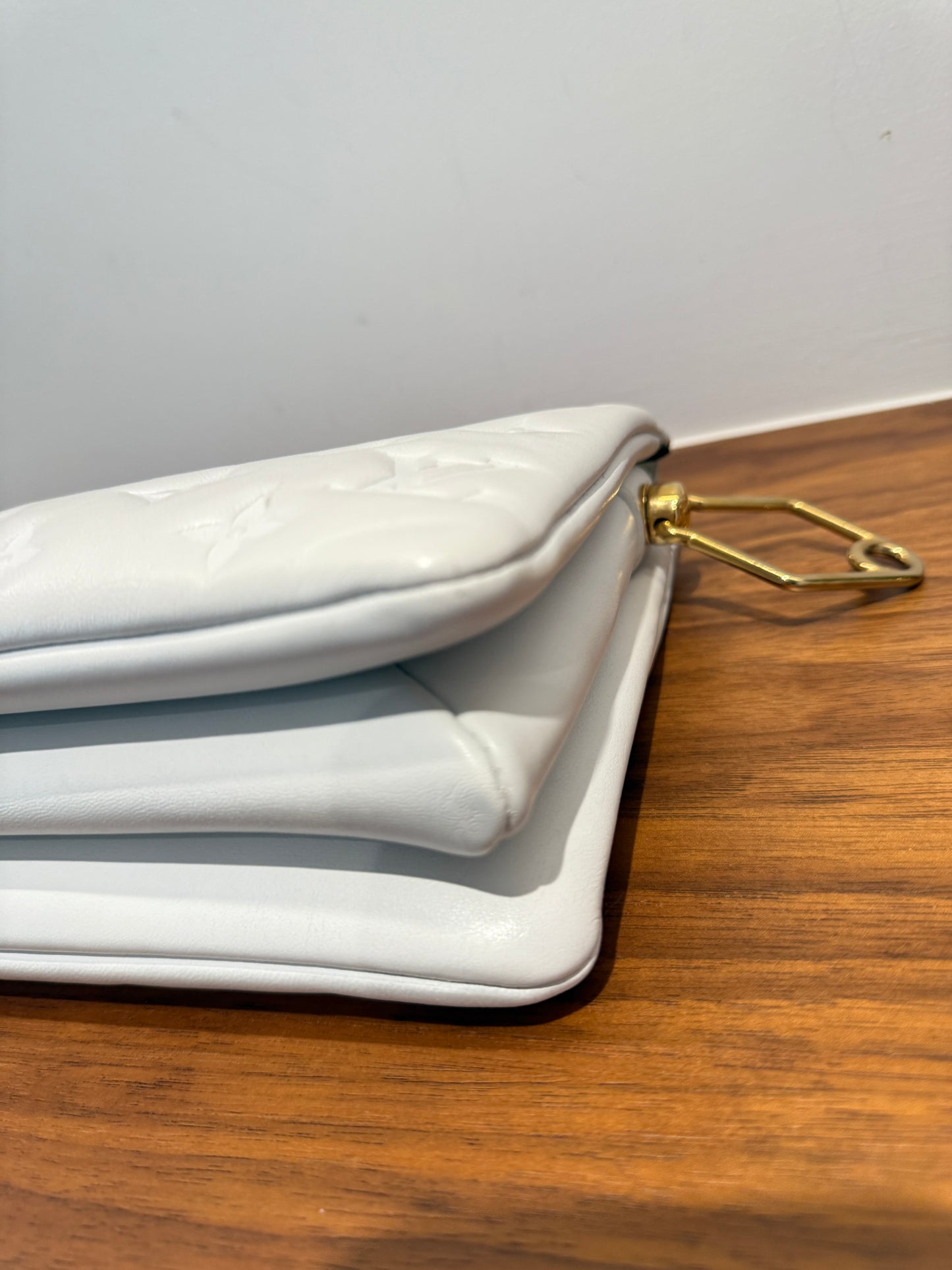 Louis Vuitton Coussin BB in white & Gold