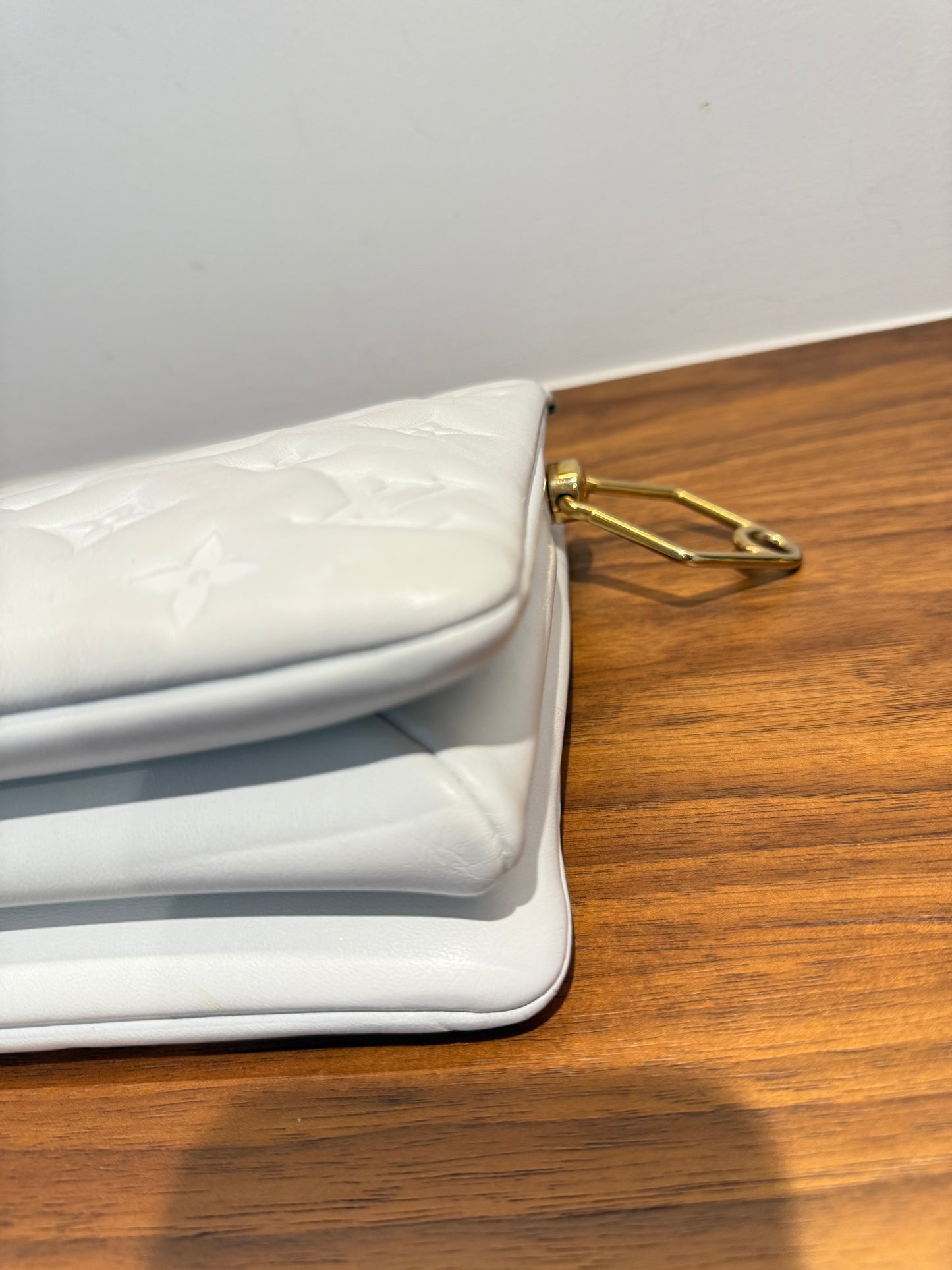 Louis Vuitton Coussin BB in white & Gold