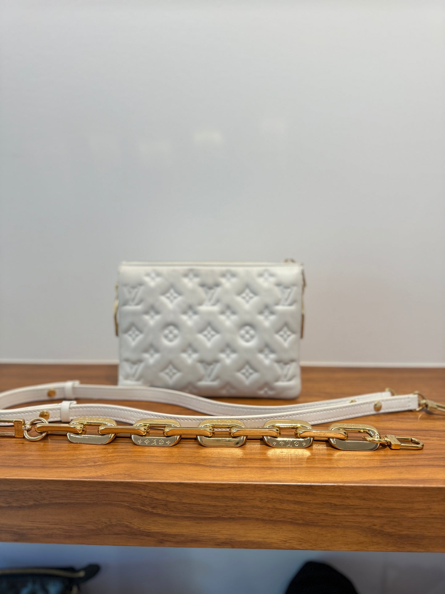 Louis Vuitton Coussin BB in white & Gold