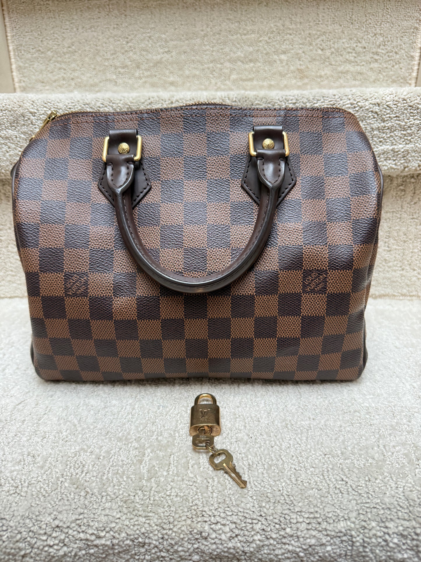 Louis Vuitton Speedy 25 view of bag with lock and key included