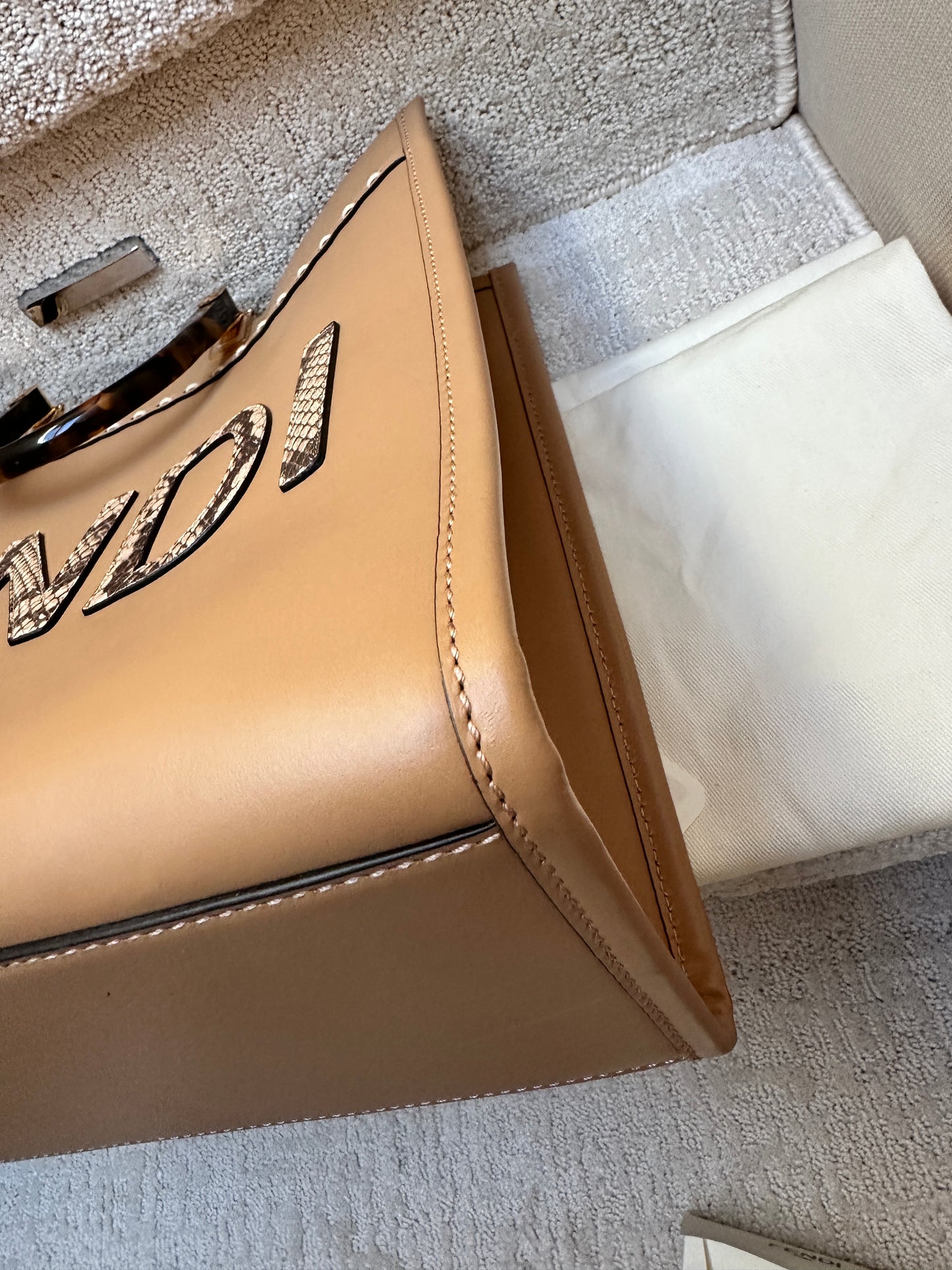 NEW!! Fendi Sunshine Medium Light brown leather and elaphe shopper bag