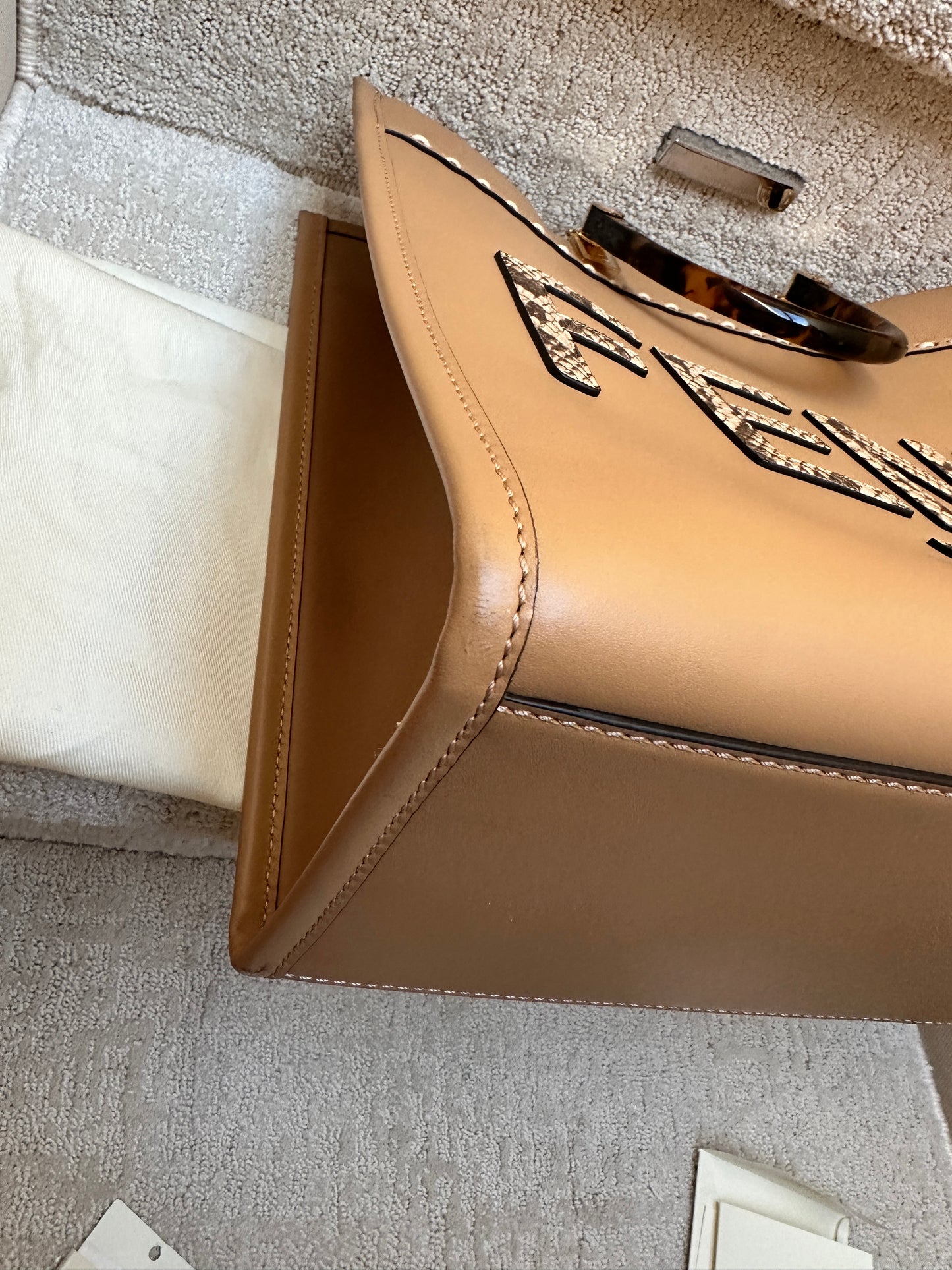 NEW!! Fendi Sunshine Medium Light brown leather and elaphe shopper bag