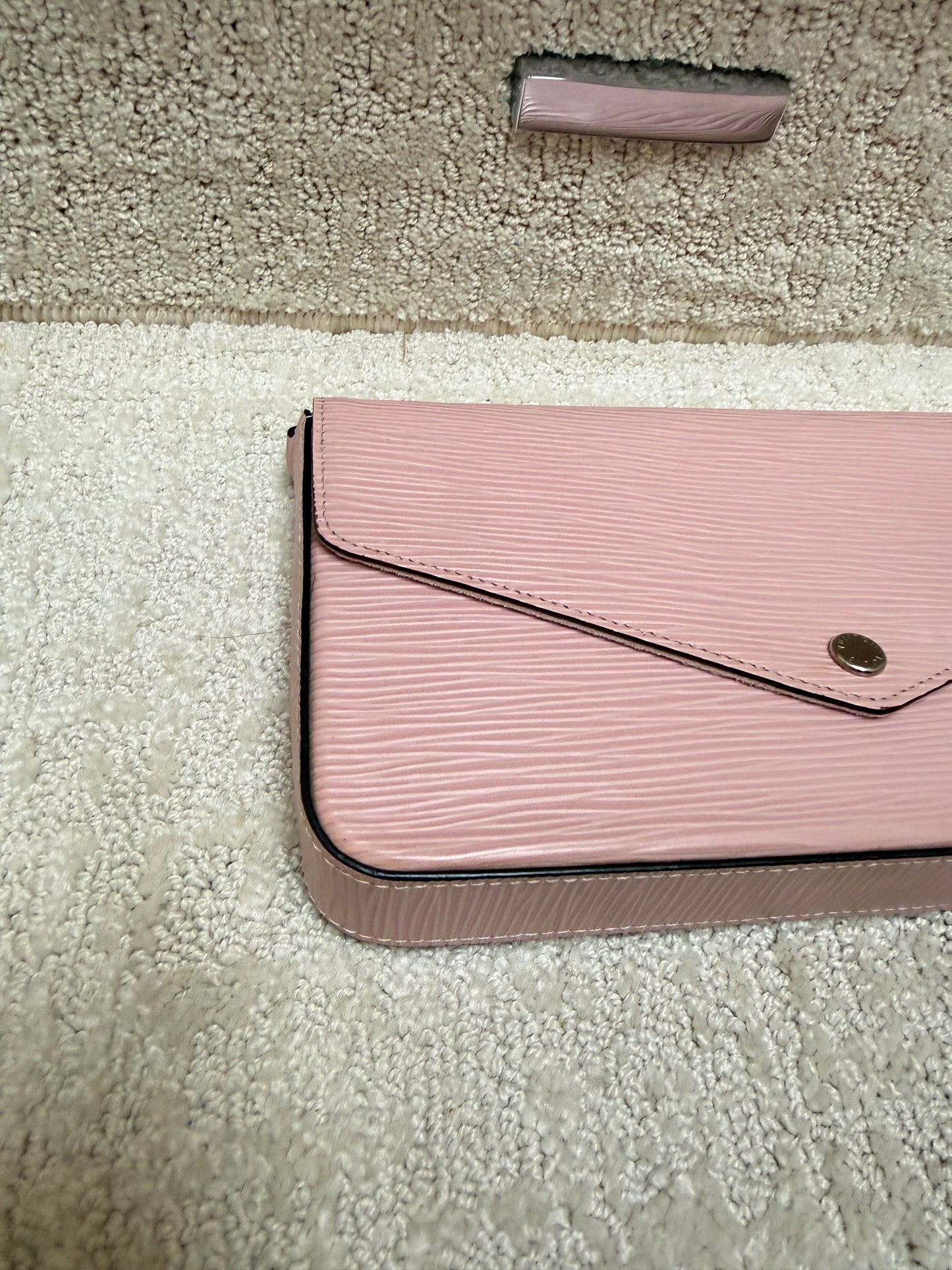 Louis Vuitton Felicie Pochette in Rose Ballerine Epi Leather