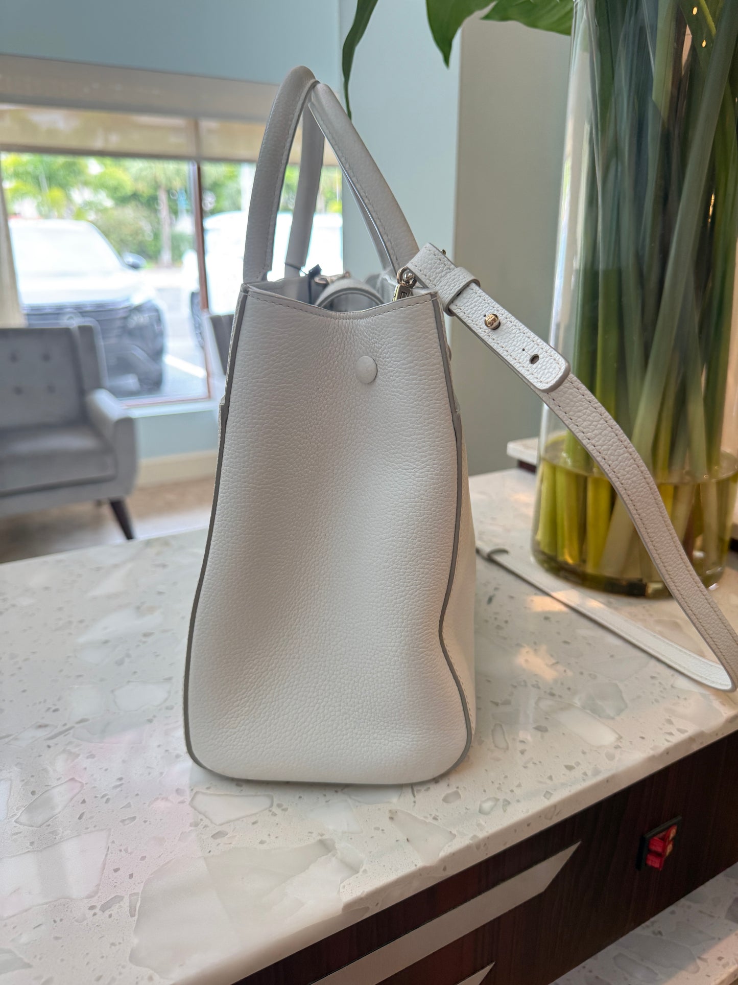 Sac Cabas Neo Executive Small CHANEL en Cuir de Veau Grainé Blanc