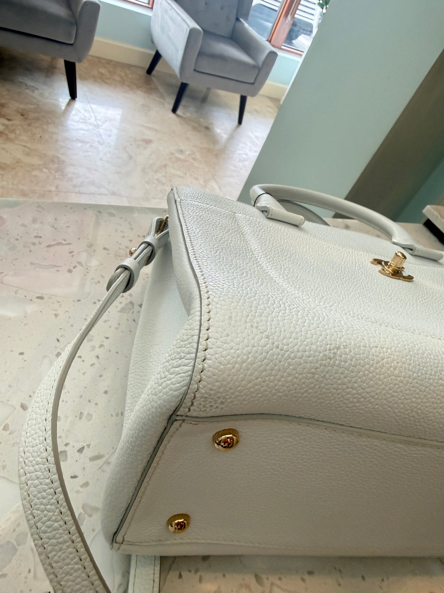 Sac Cabas Neo Executive Small CHANEL en Cuir de Veau Grainé Blanc