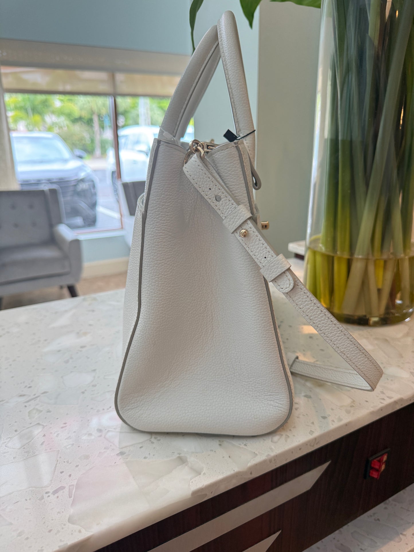 Sac Cabas Neo Executive Small CHANEL en Cuir de Veau Grainé Blanc