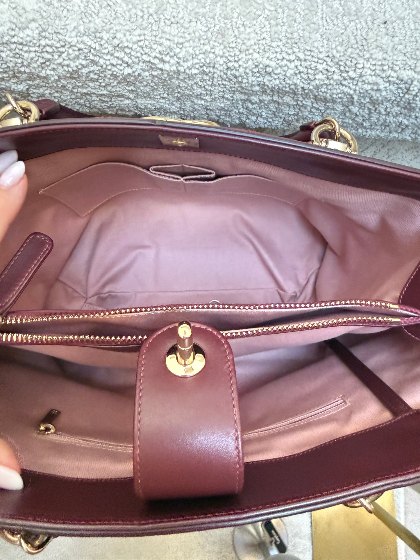Chanel Chevron Shoulder Tote in Burgundy Chevon Pre-Owned