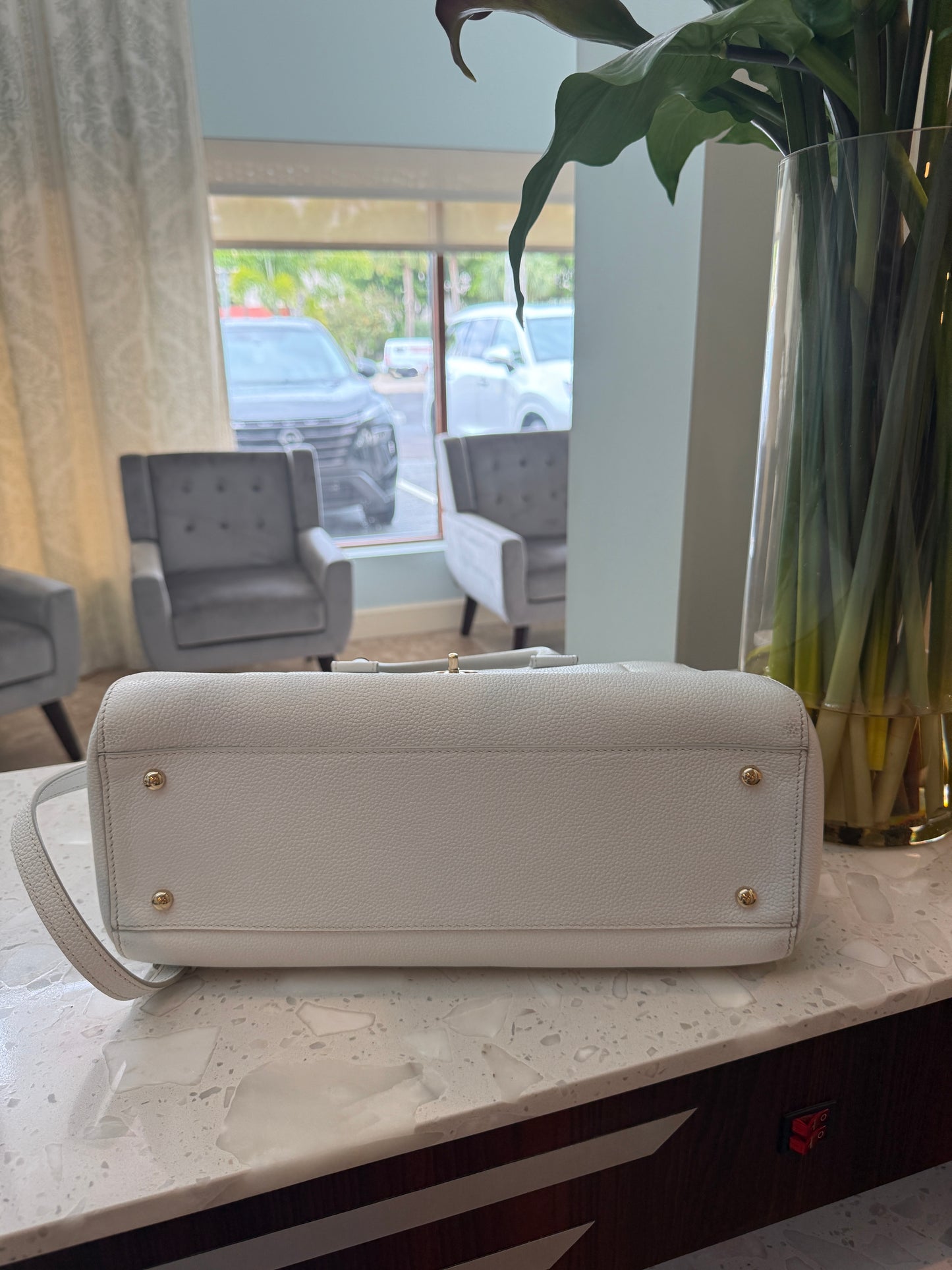Sac Cabas Neo Executive Small CHANEL en Cuir de Veau Grainé Blanc