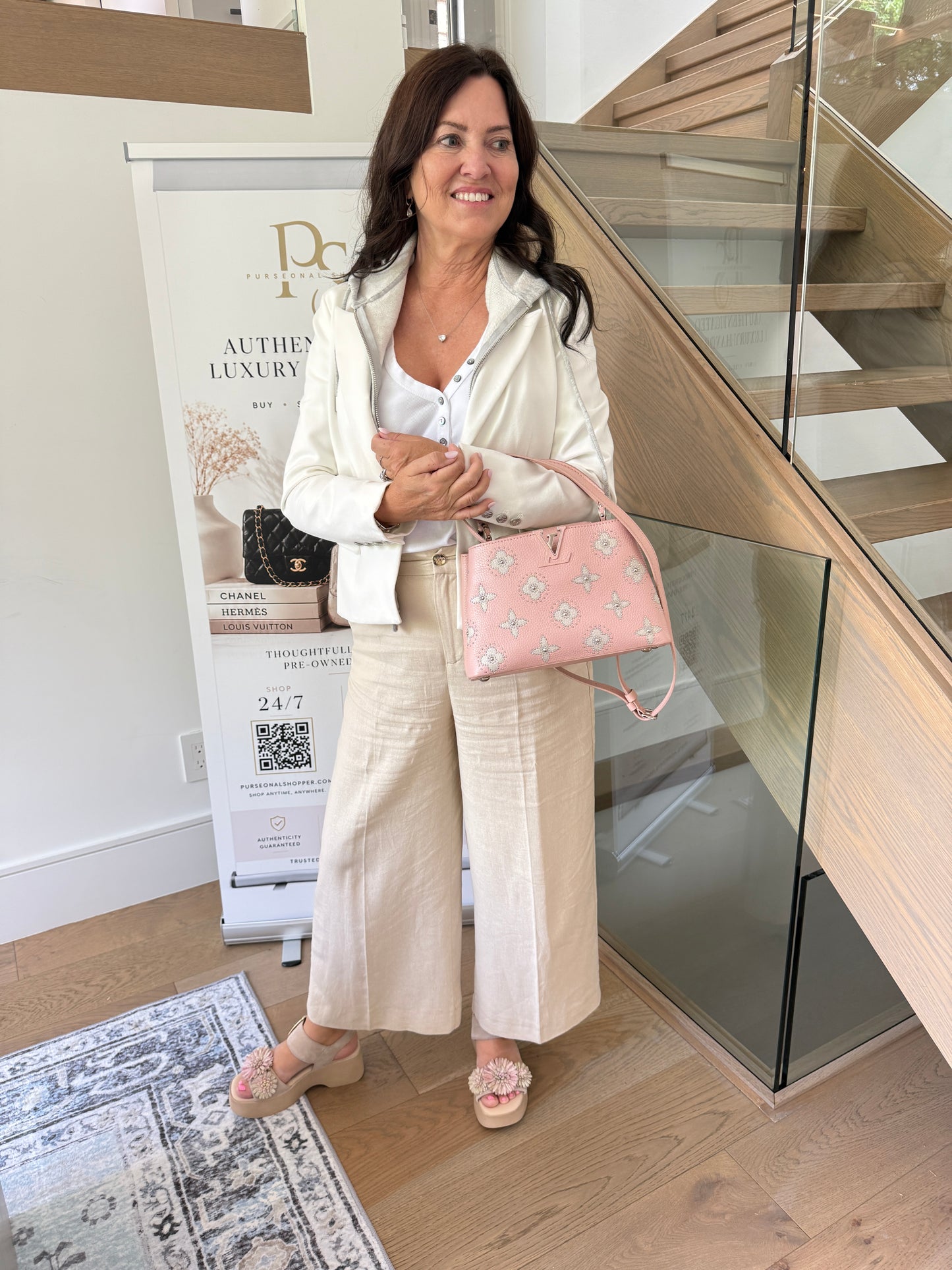 Louis Vuitton Capucines BB en cuir Taurillon rose poudré Édition Limitée avec clous fleuris