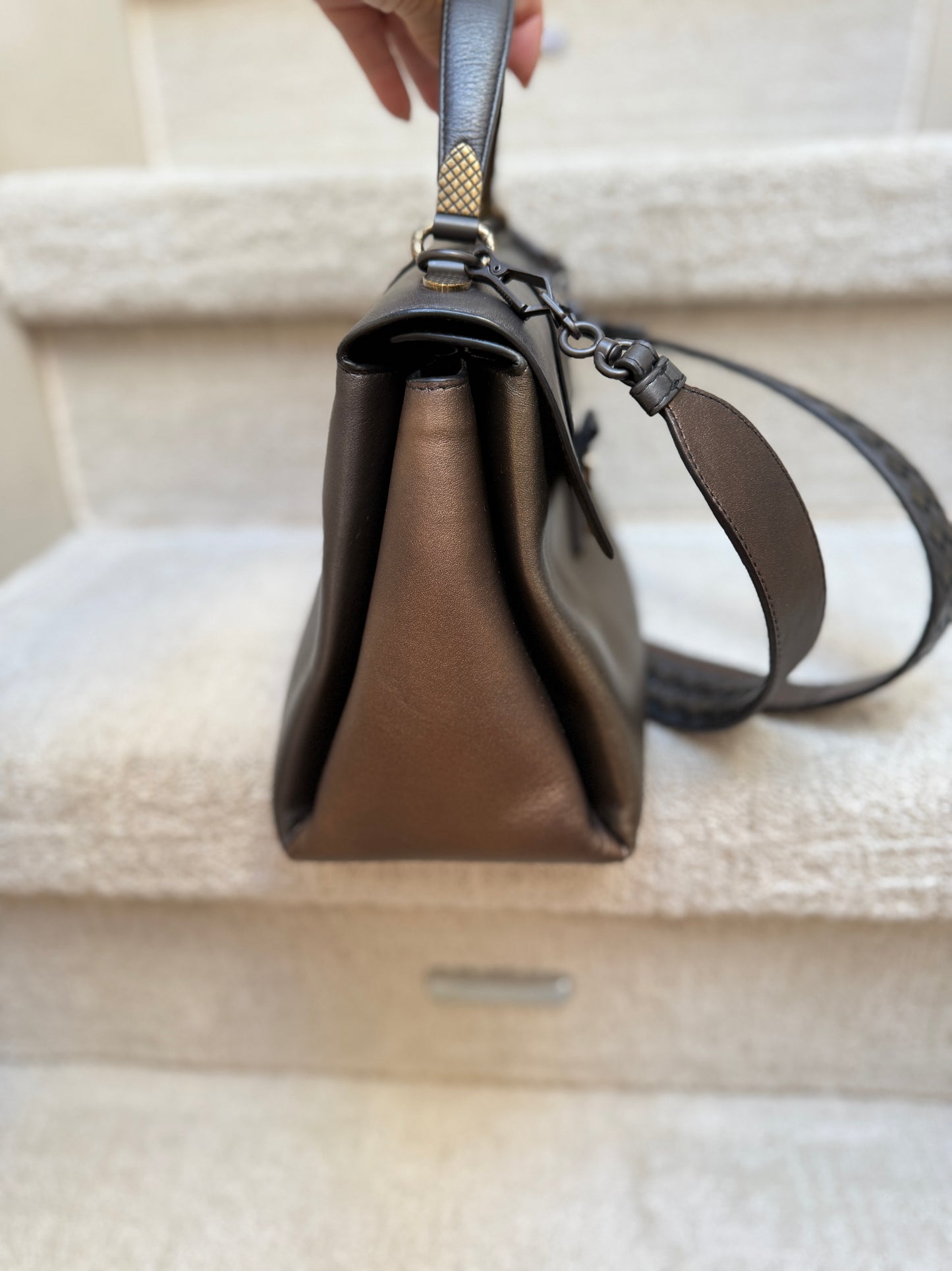 Side view of bottega veneta piazza top handle handbag 