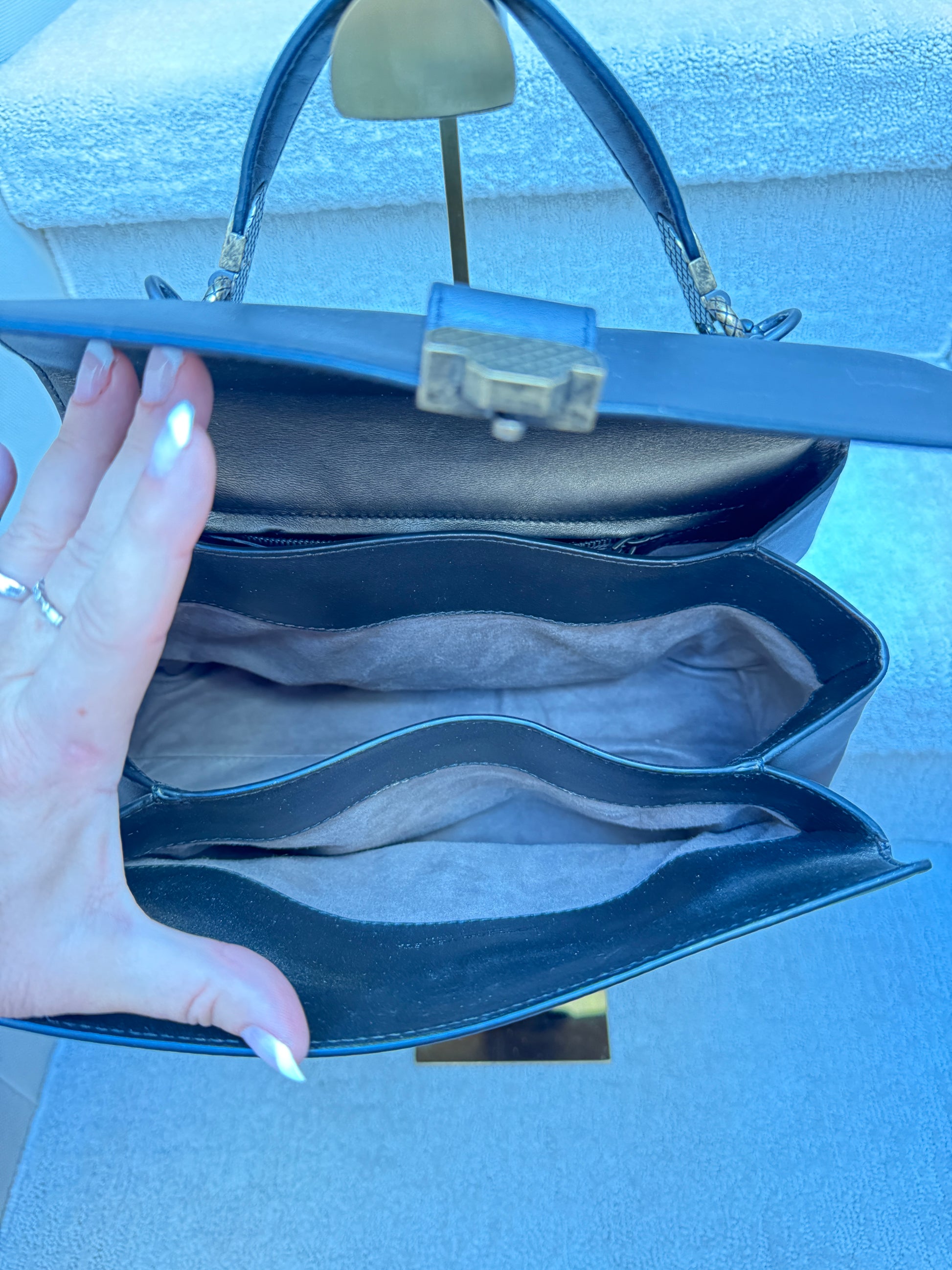 Interior 3 compartments of bottega veneta piazza handbag