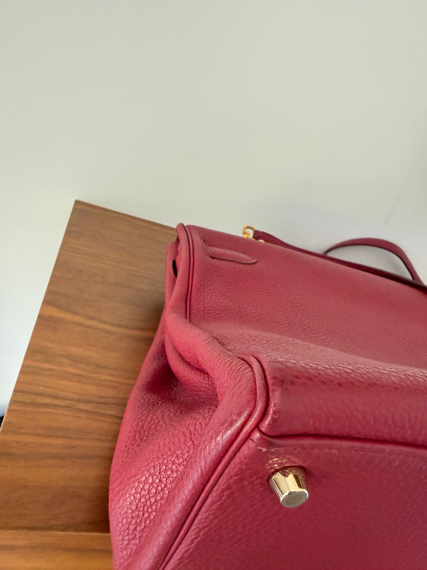 Hermes’ Kelly 35 Retourne Handbag in Togo Leather in Tosca Raspberry Pre-Owned