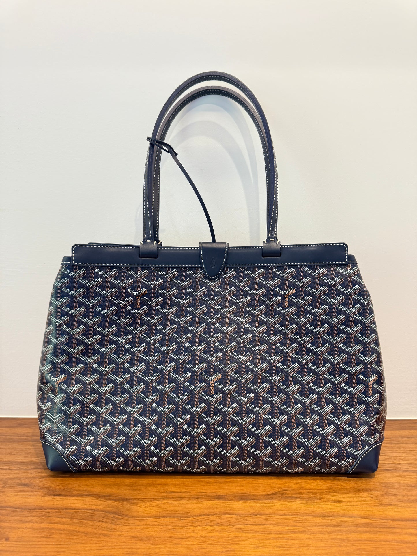 Goyard bellachase tote in navy preloved in excellent condition incoudes dustbag and entrupy. Purseonalshopper 