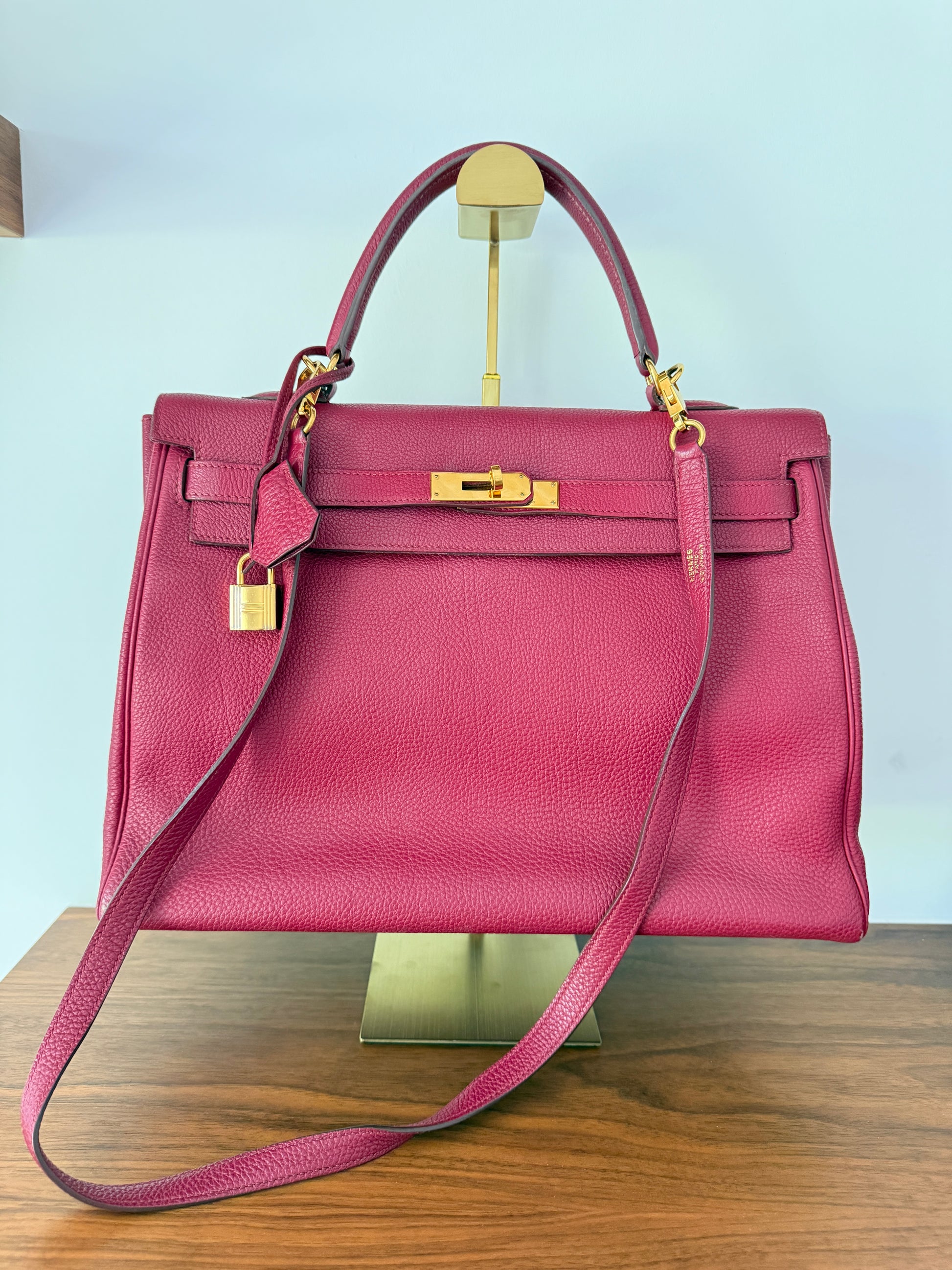 Hermes Kelly 34 retourne in raspberry leather with gold hardware is authentic and pre-owned from Purseonalshopper 