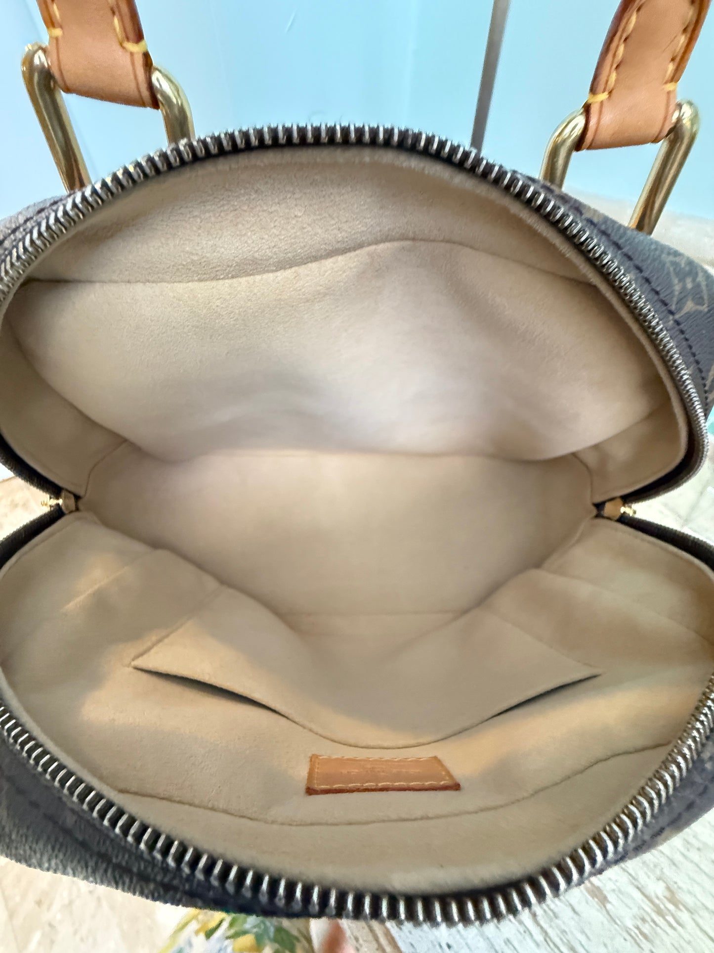 Sac à main Louis Vuitton Manhattan Monogram d'occasion