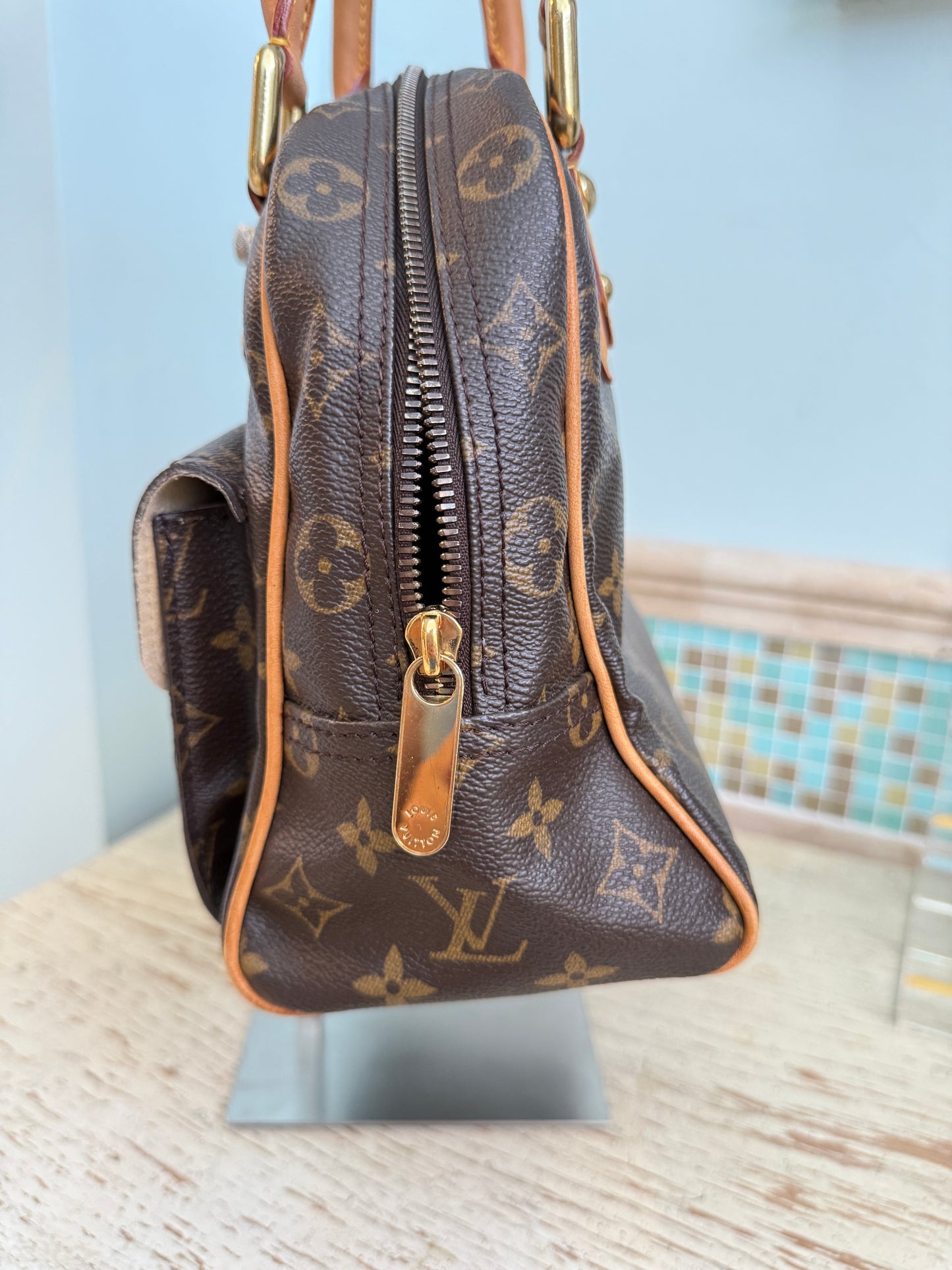 Sac à main Louis Vuitton Manhattan Monogram d'occasion