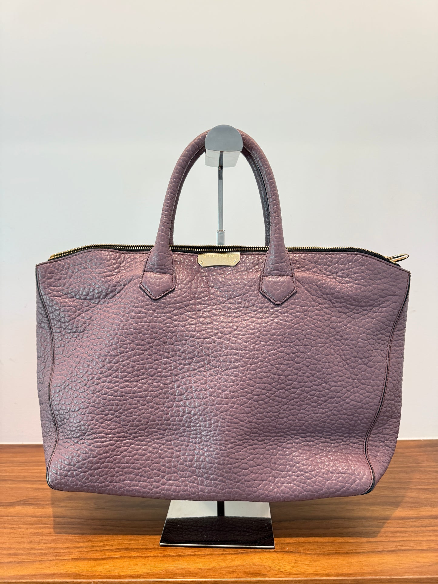 Burberry Dewsberry Leather Tote in Purple Pre-Owned