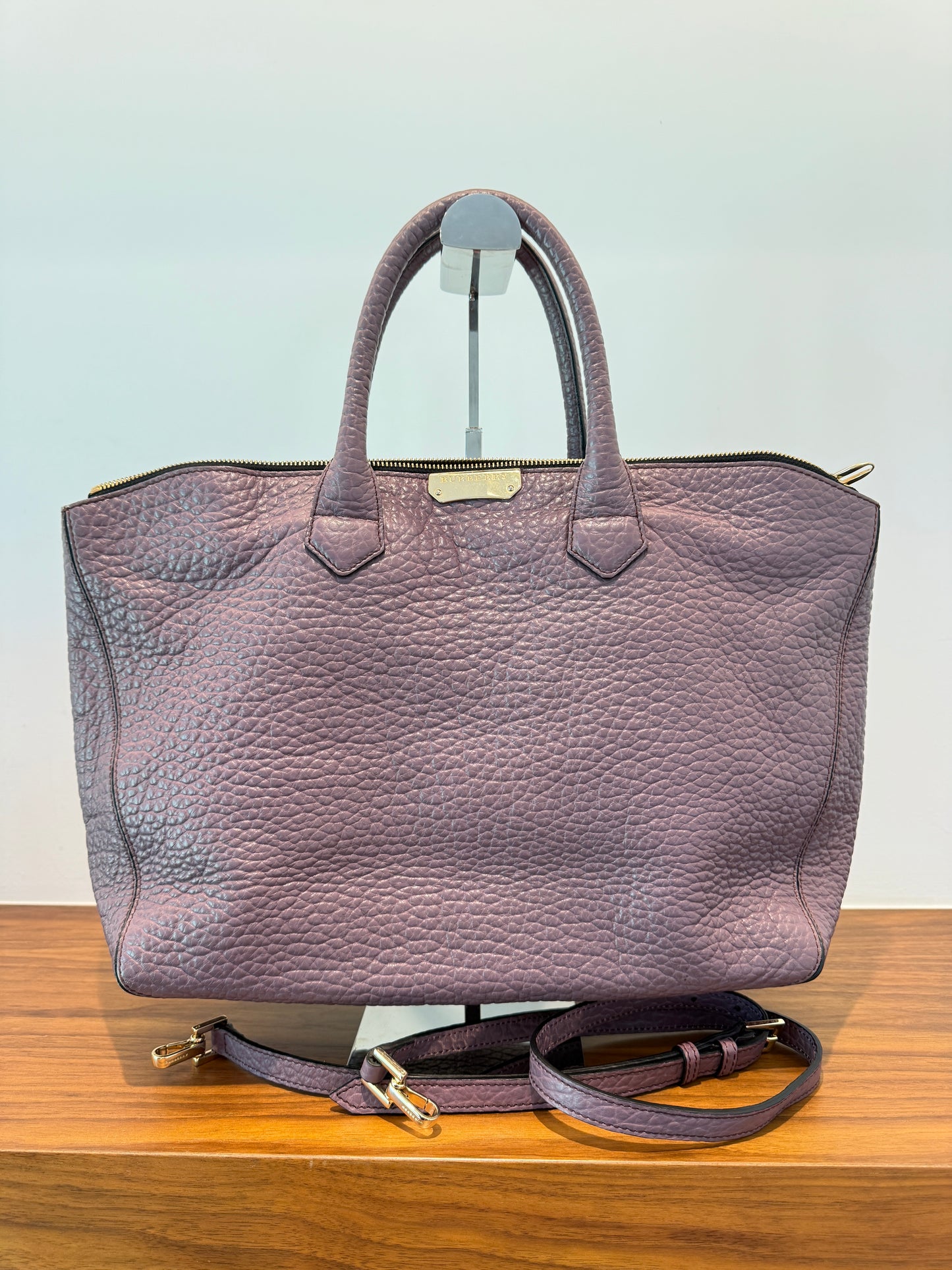 Burberry Dewsberry Leather Tote in Purple Pre-Owned