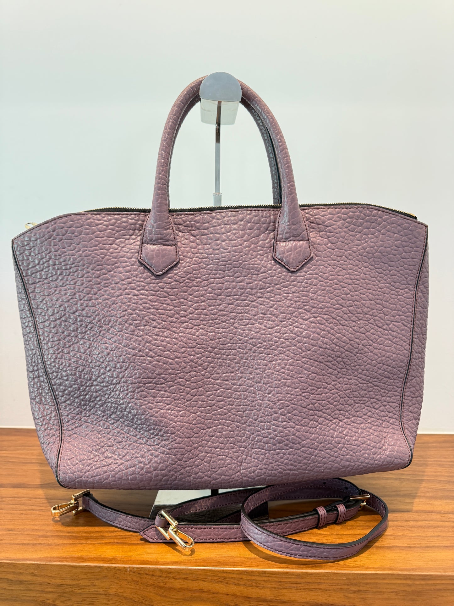 Burberry Dewsberry Leather Tote in Purple Pre-Owned
