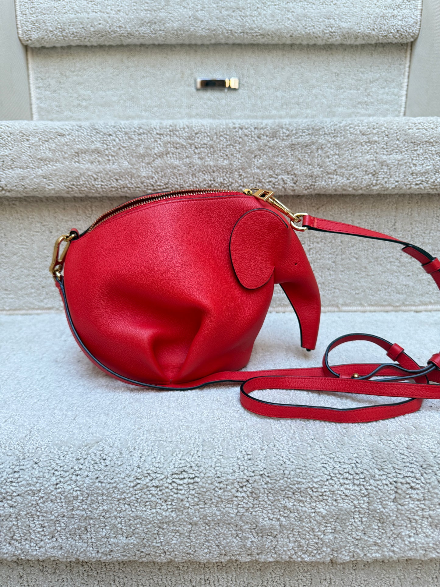 Loewe Elephant small Bag in Red