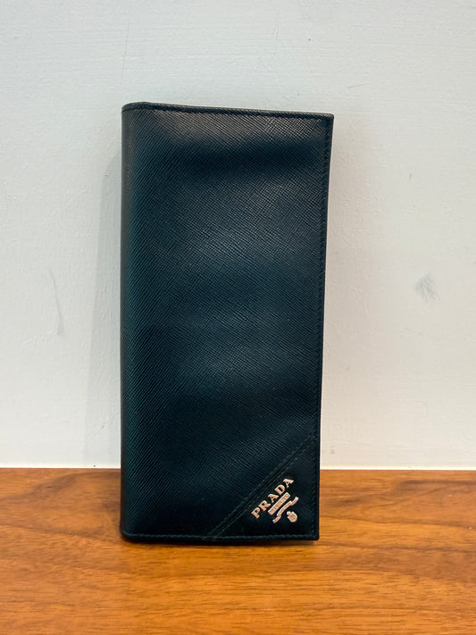 Portefeuille long à deux volets Prada Nero Saffiano noir d'occasion