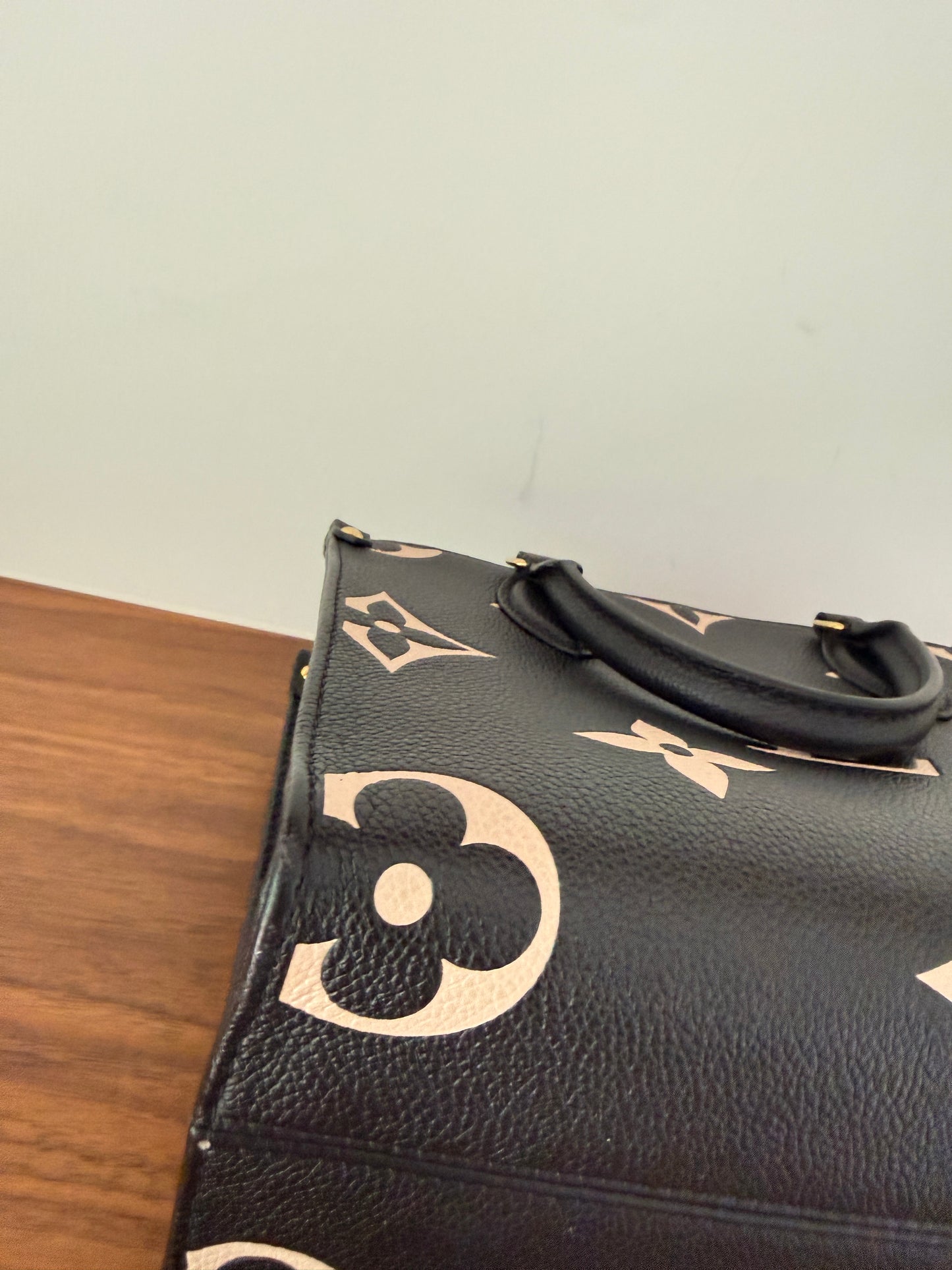 Louis Vuitton On the Go Black third corner view