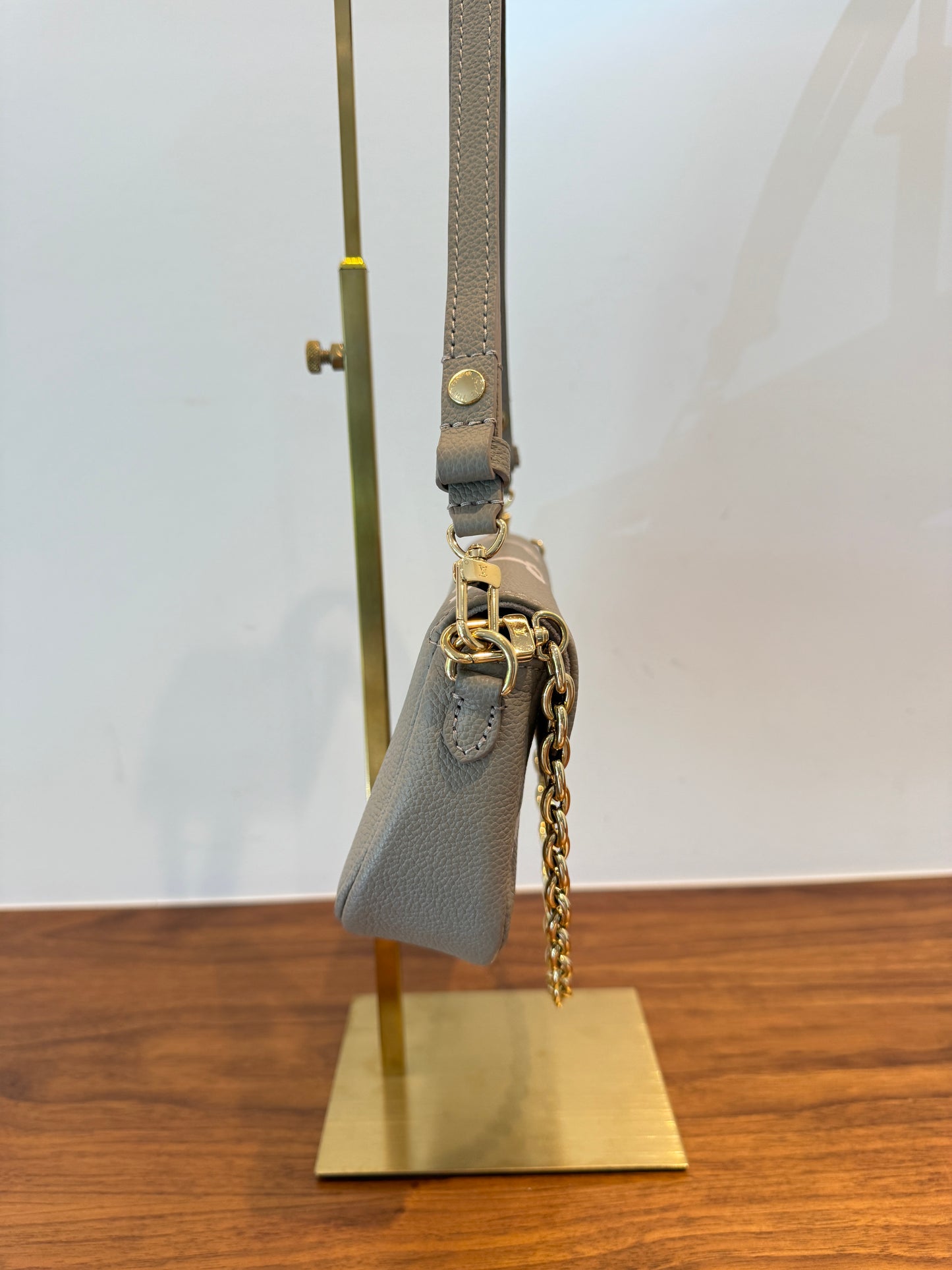 Louis Vuitton Empreinte Monogram Giant Ivy Wallet On Chain in Turtledove and Cream Pre-owned