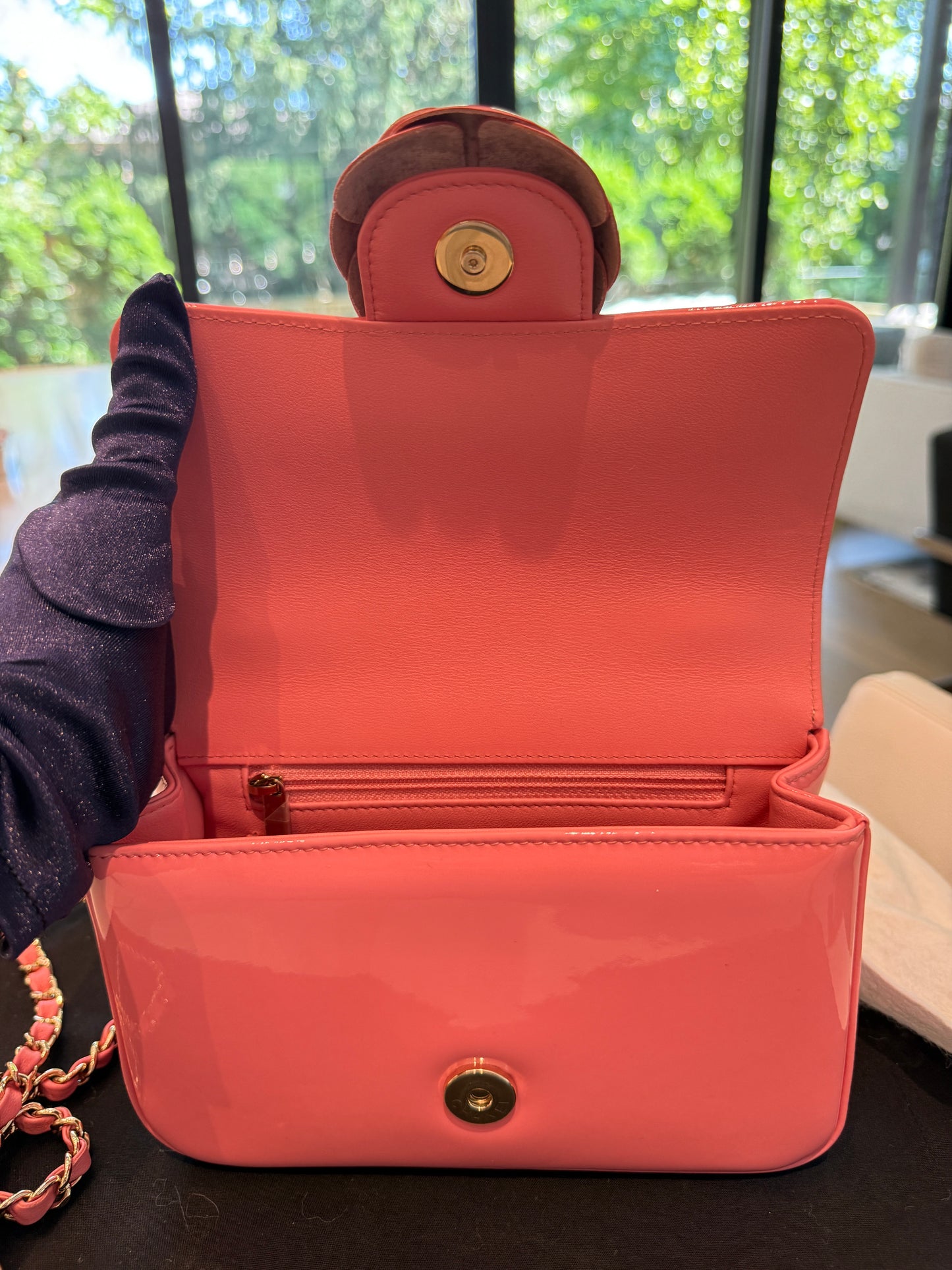 LIKE NEW Chanel Patent Calfskin Small Camellia Single Flap Pink Pre-Owned