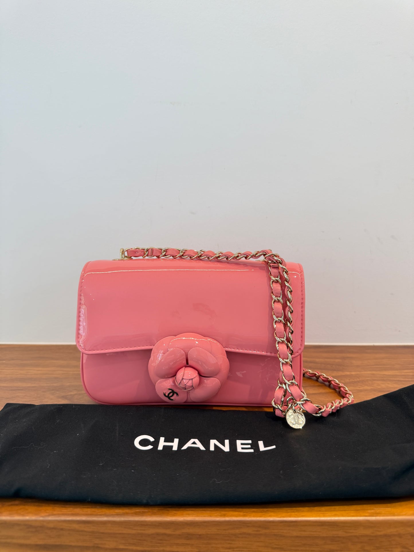 LIKE NEW Chanel Patent Calfskin Small Camellia Single Flap Pink Pre-Owned