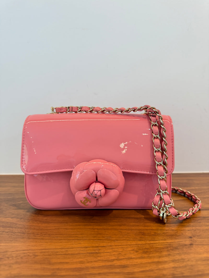 LIKE NEW Chanel Patent Calfskin Small Camellia Single Flap Pink Pre-Owned
