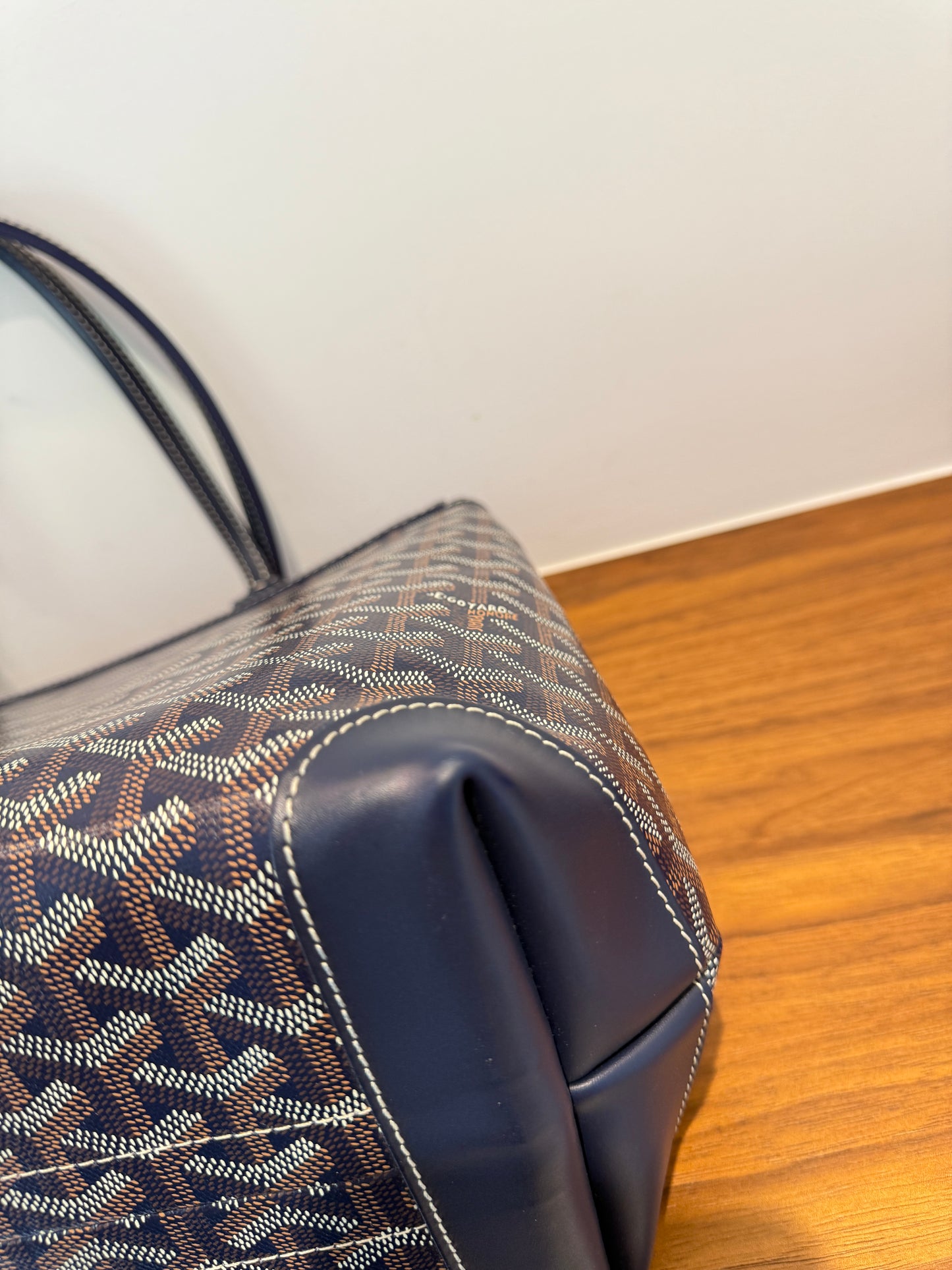 Goyardine Bellechasse in Navy