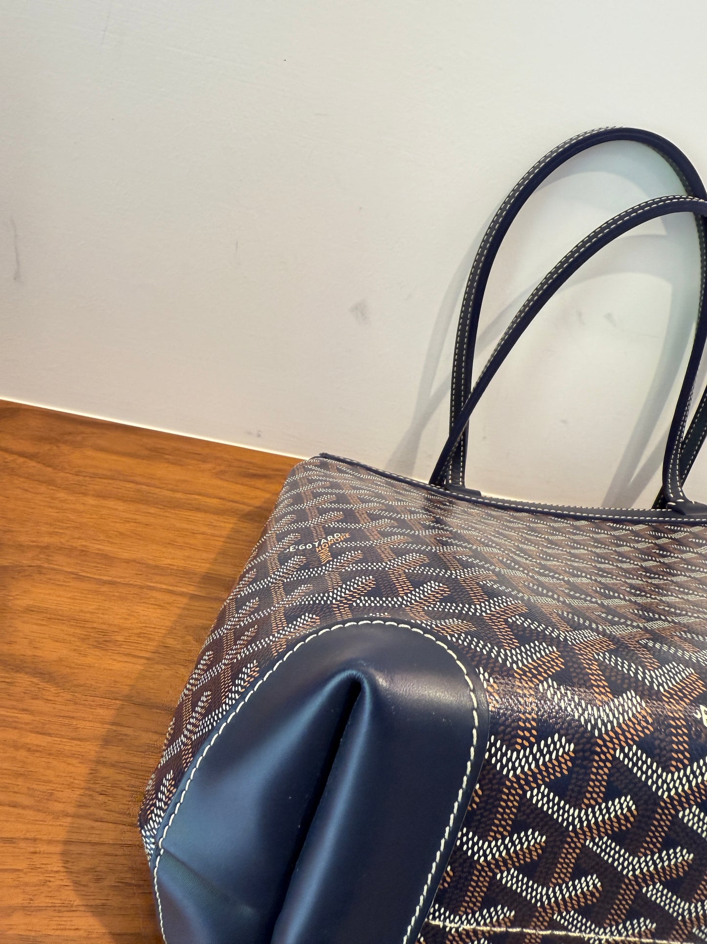 Goyardine Bellechasse in Navy