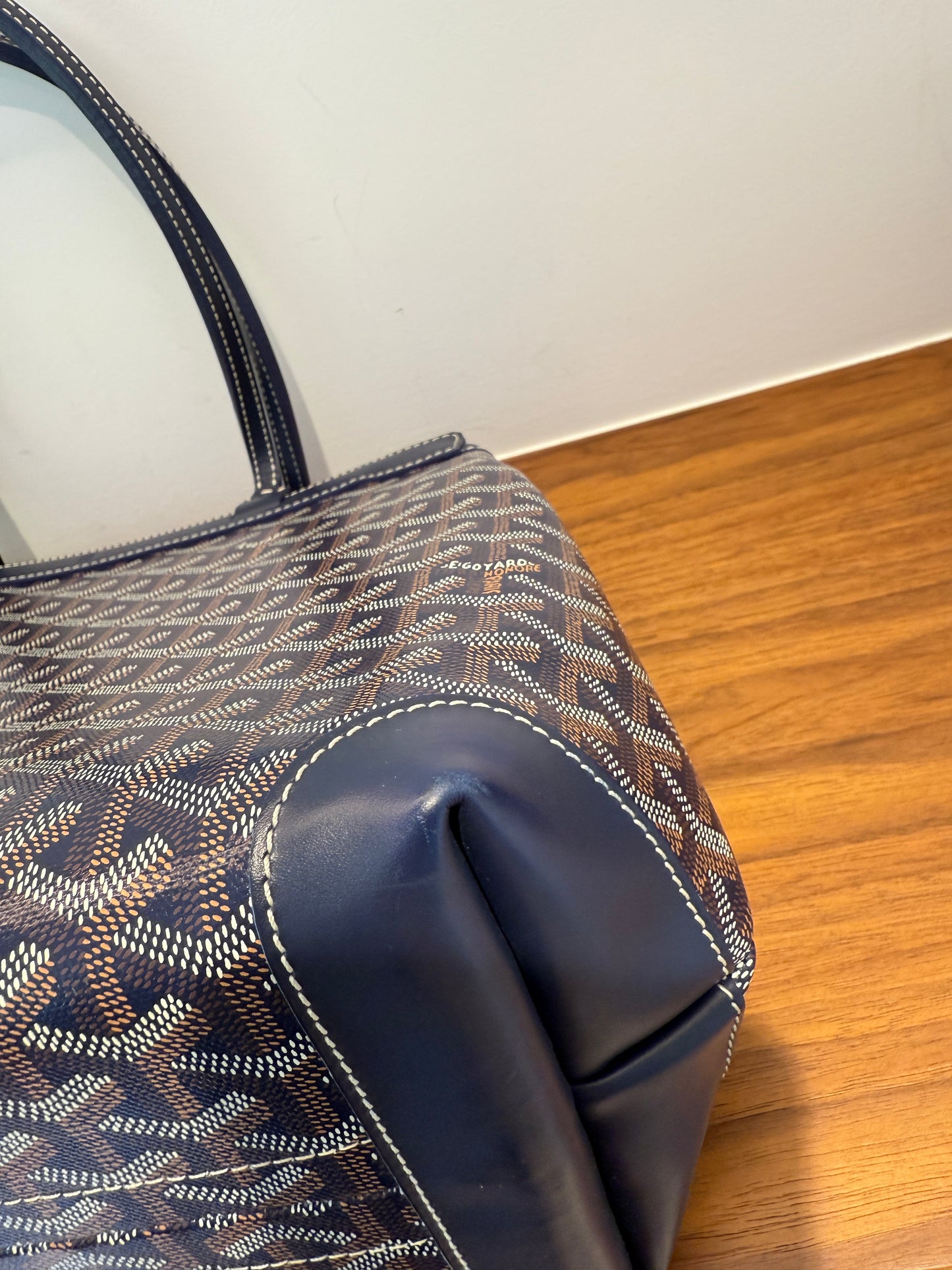 Goyardine Bellechasse in Navy