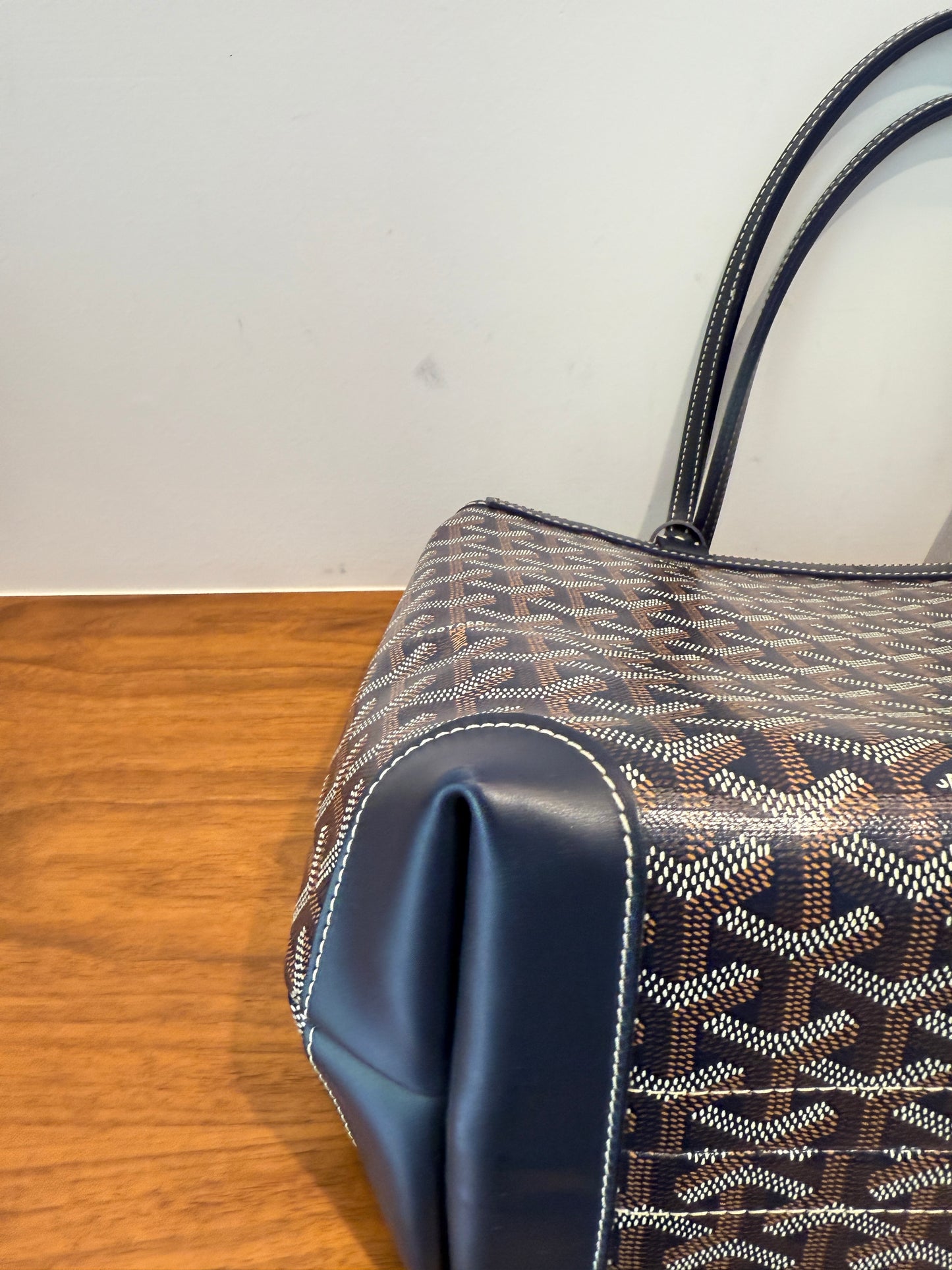 Goyardine Bellechasse in Navy