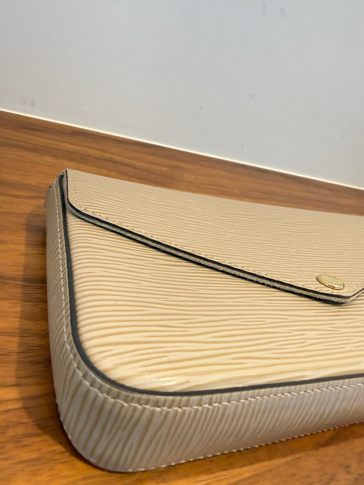 Louis Vuitton Epi Leather Felicie Pochette Chain Wallet Tourterelle