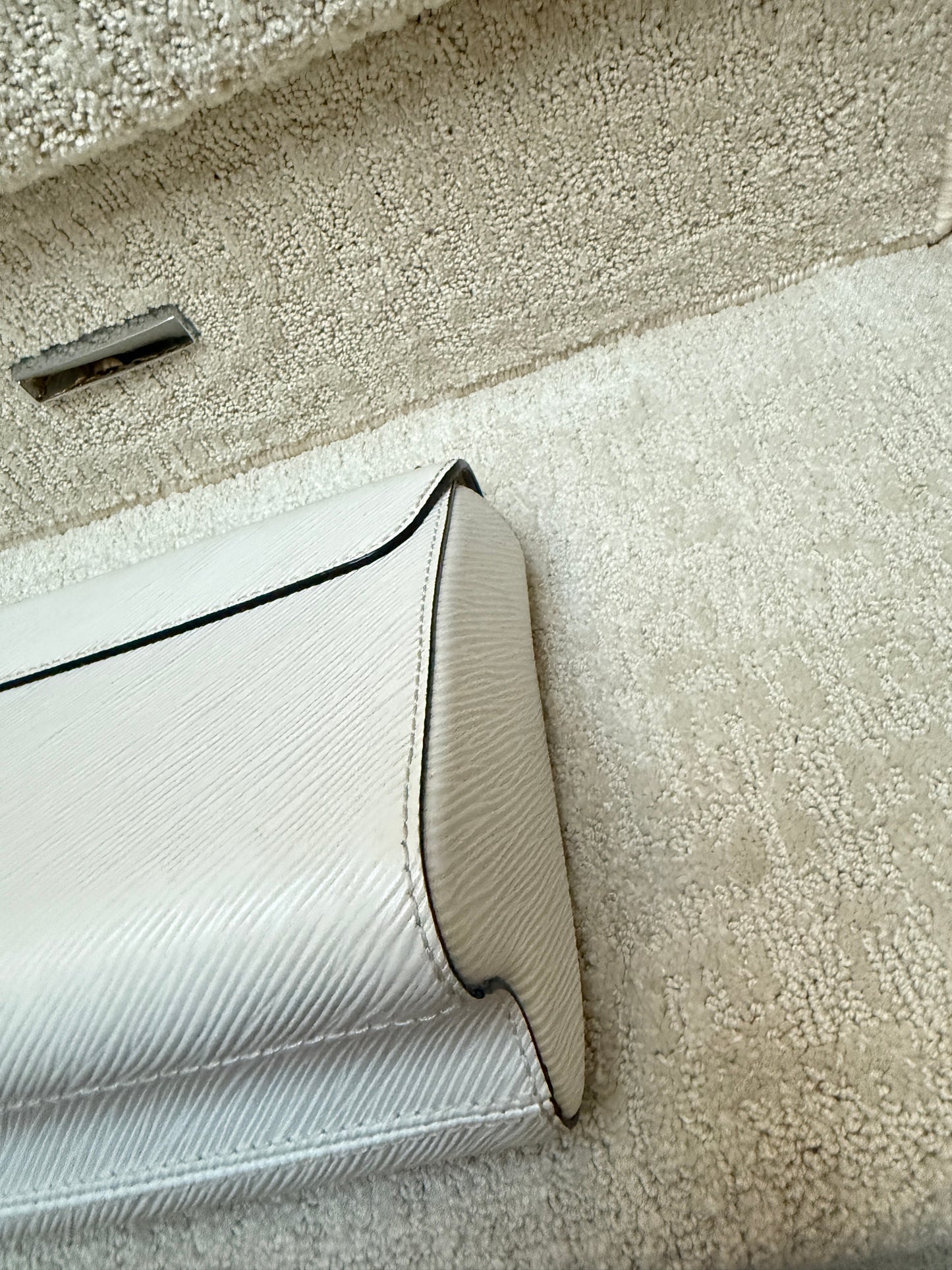 Louis Vuitton MM Twist in White Epi