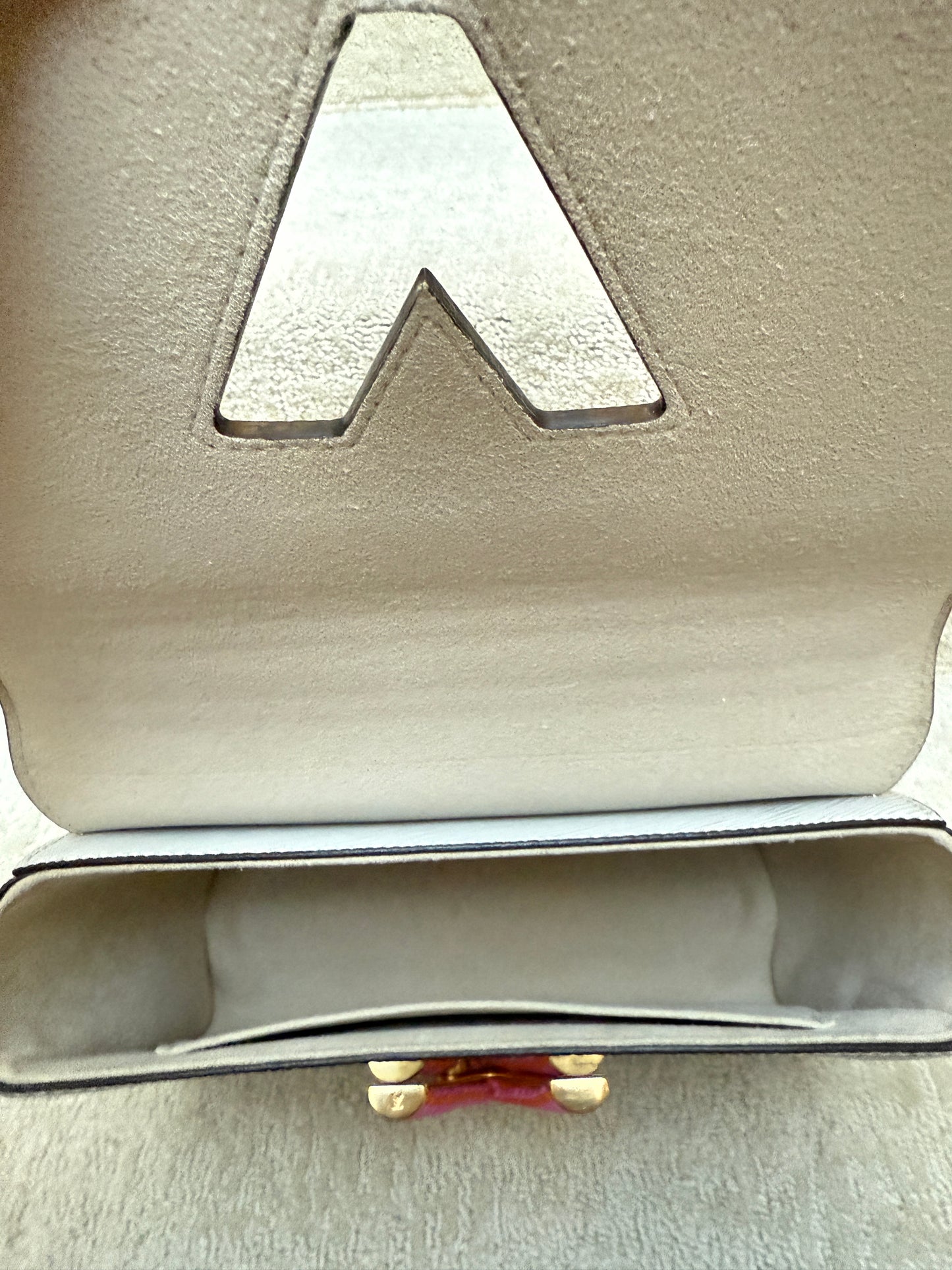 Louis Vuitton MM Twist in White Epi