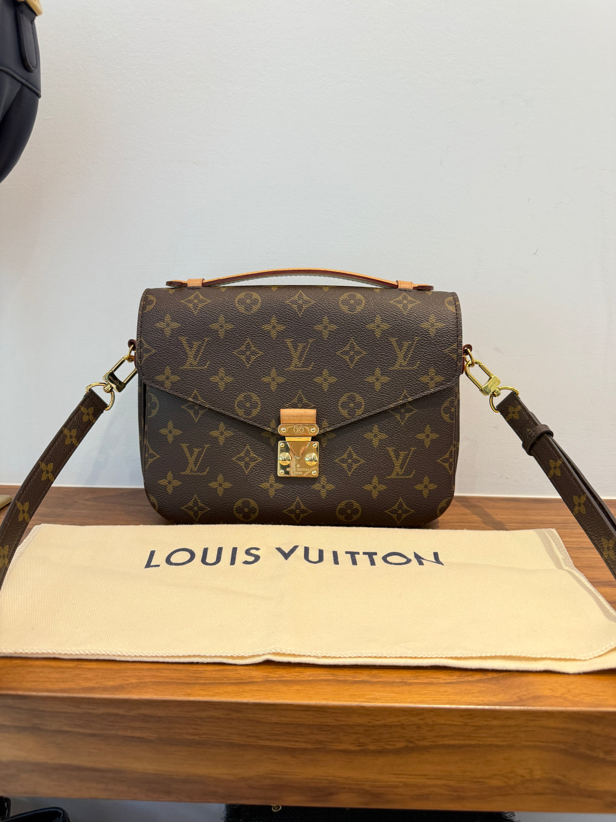 Louis Vuitton Metis Pochette Monogram Pre-Owned