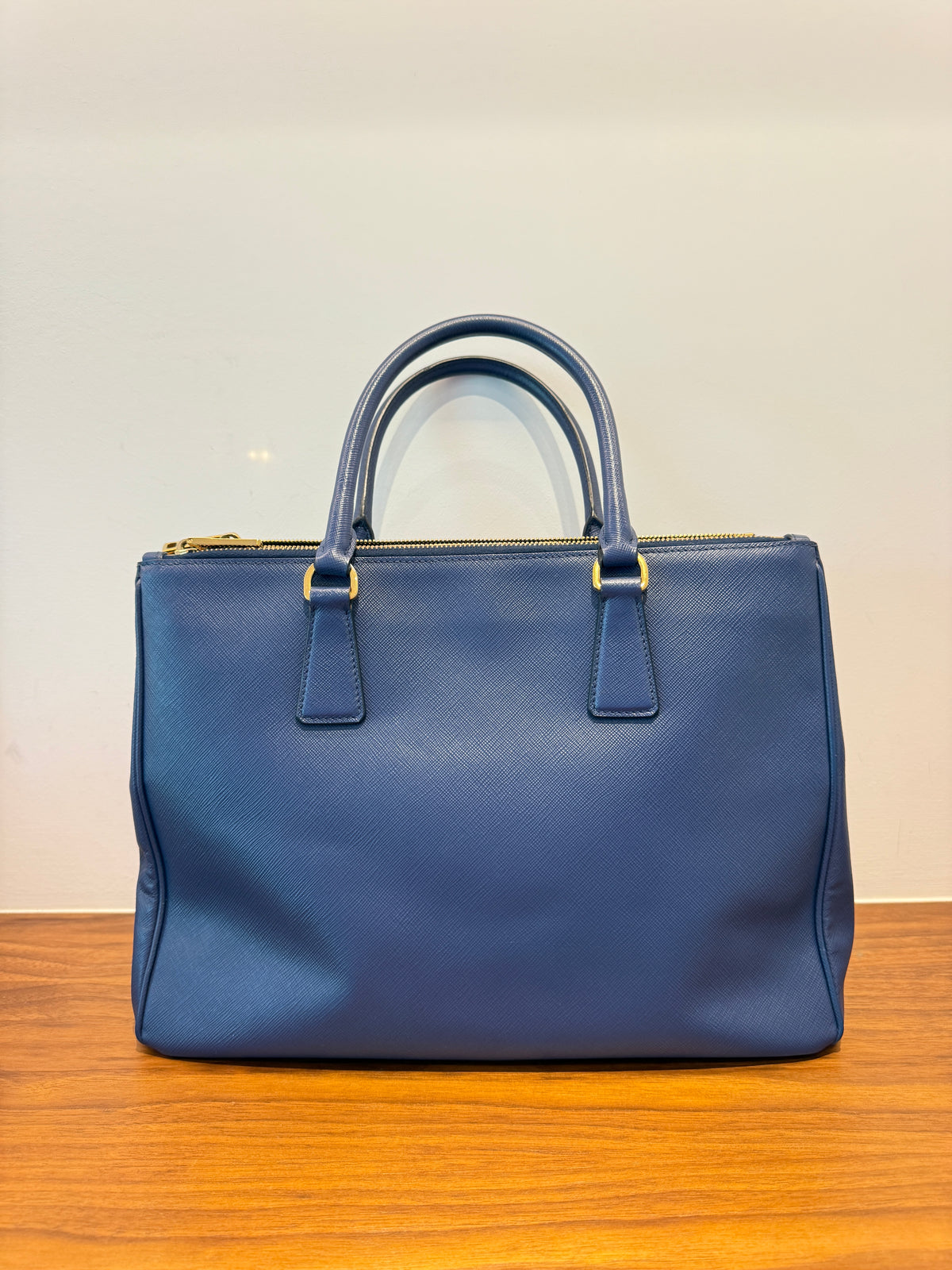 black side of prada galleria handbag used in navy leather in good condition