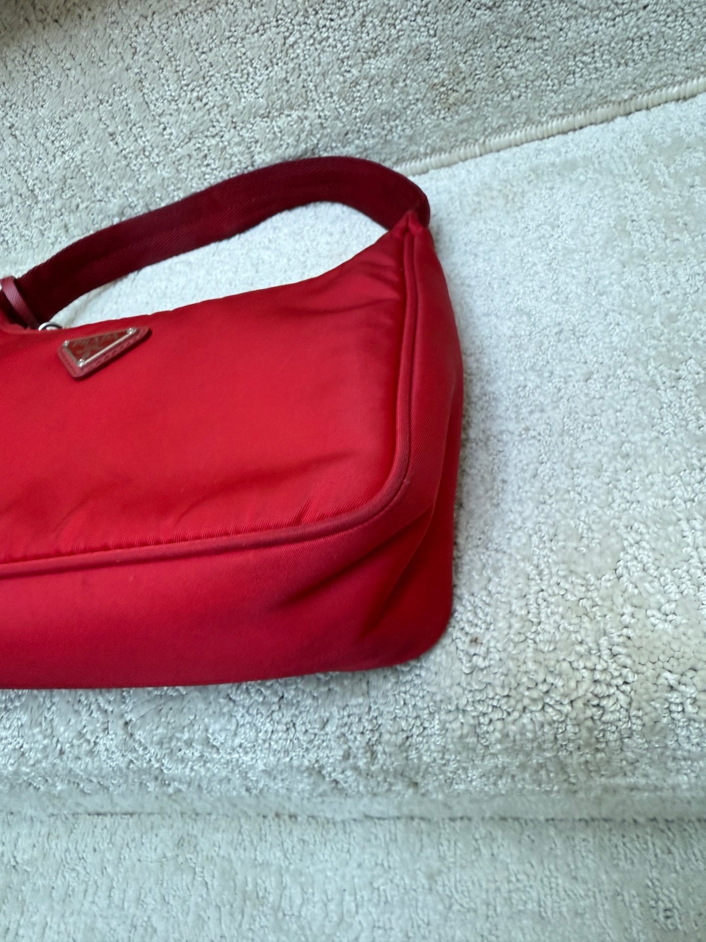 Prada Tessuto Nylon Re edition Shoulder bag in Red Nylon