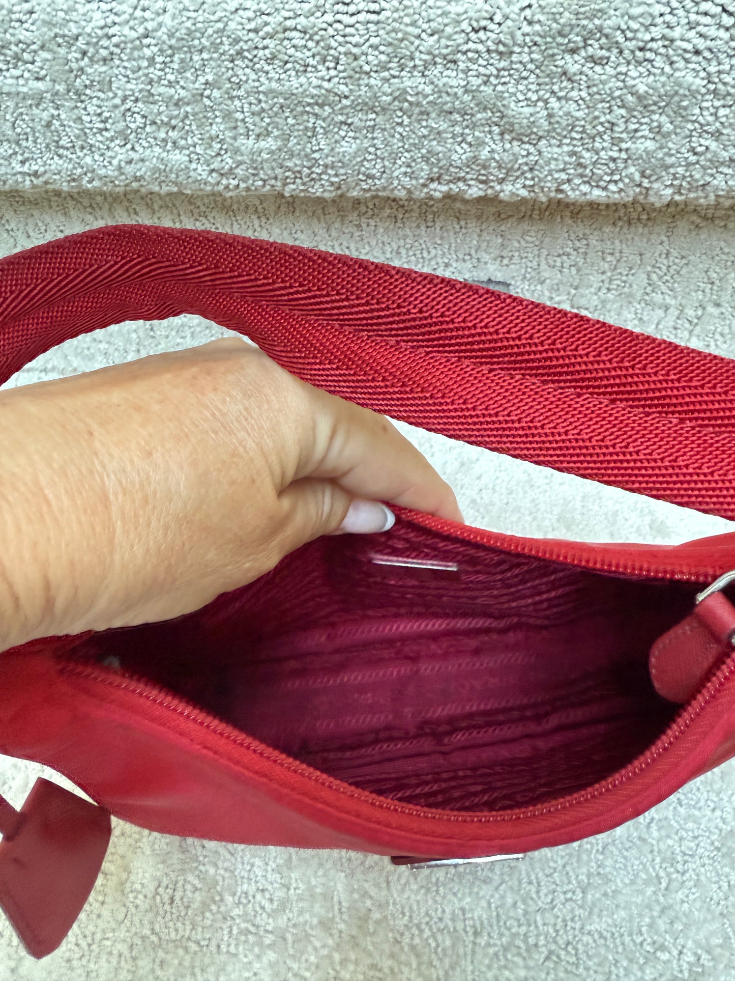 Prada Tessuto Nylon Re edition Shoulder bag in Red Nylon