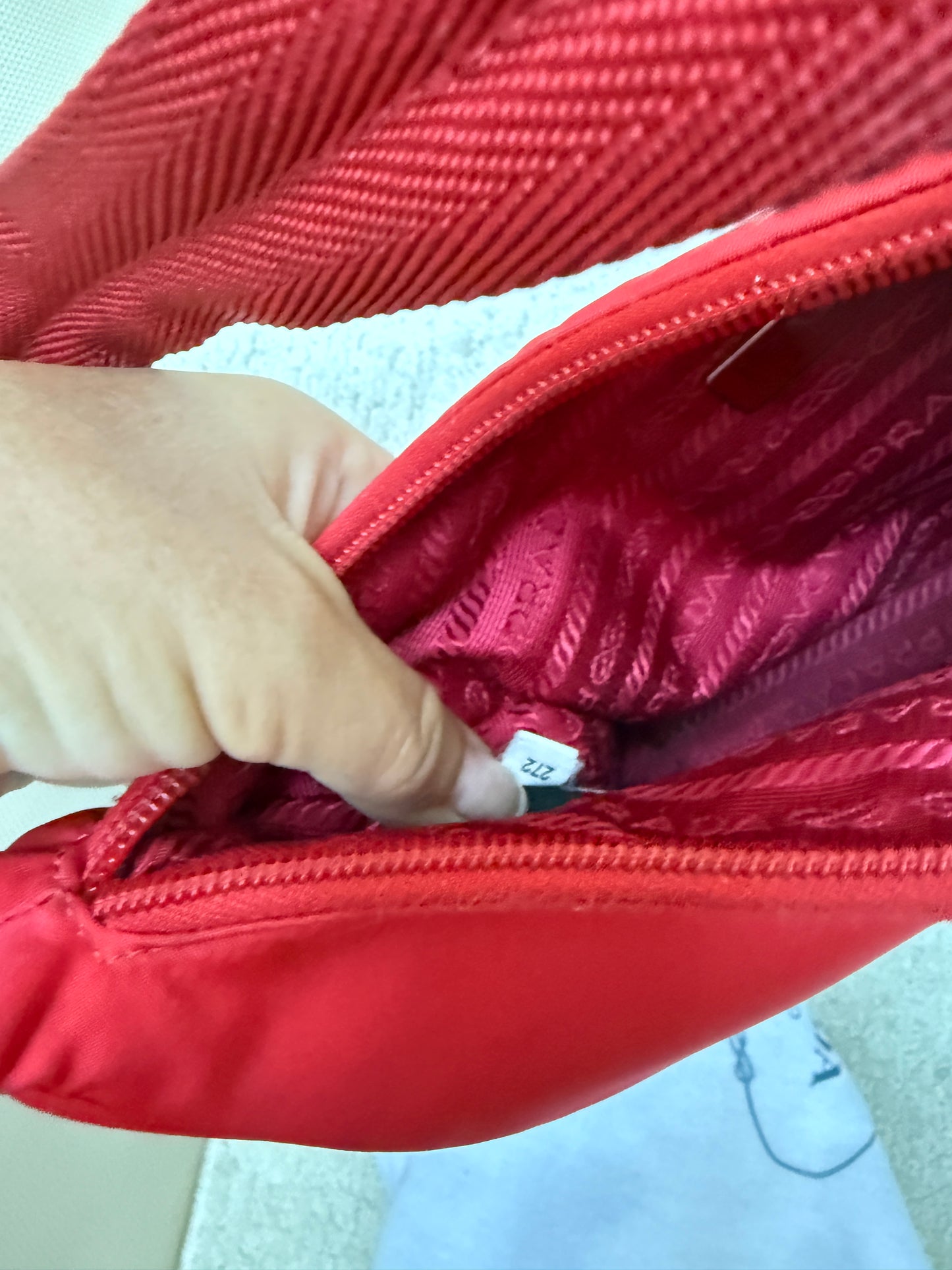 Prada Tessuto Nylon Re edition Shoulder bag in Red Nylon