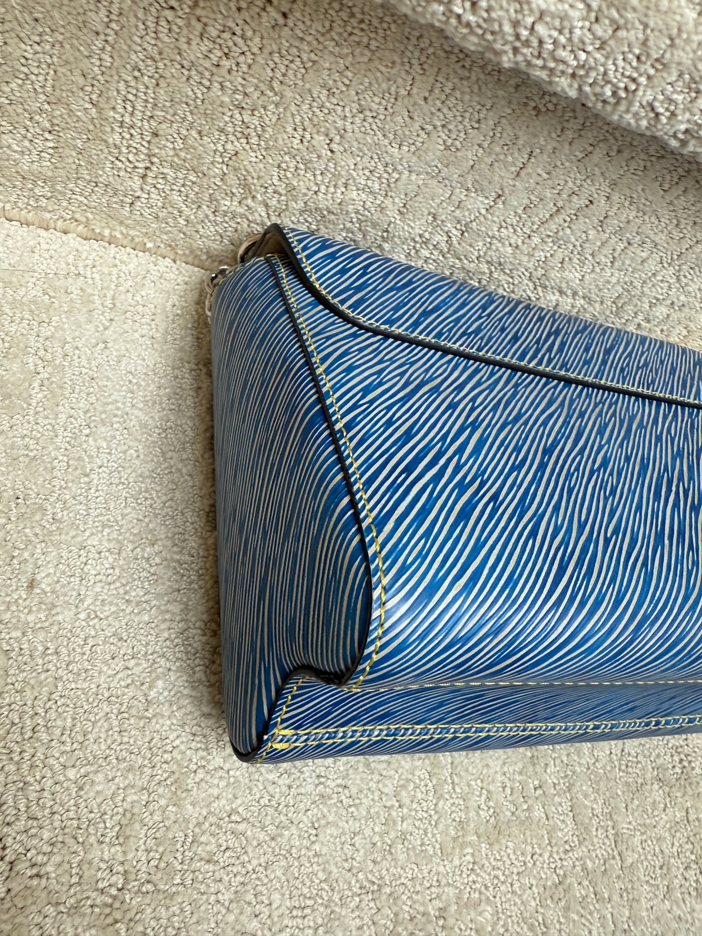 Louis Vuitton Epi Twist Shoulder Bag in light Denim