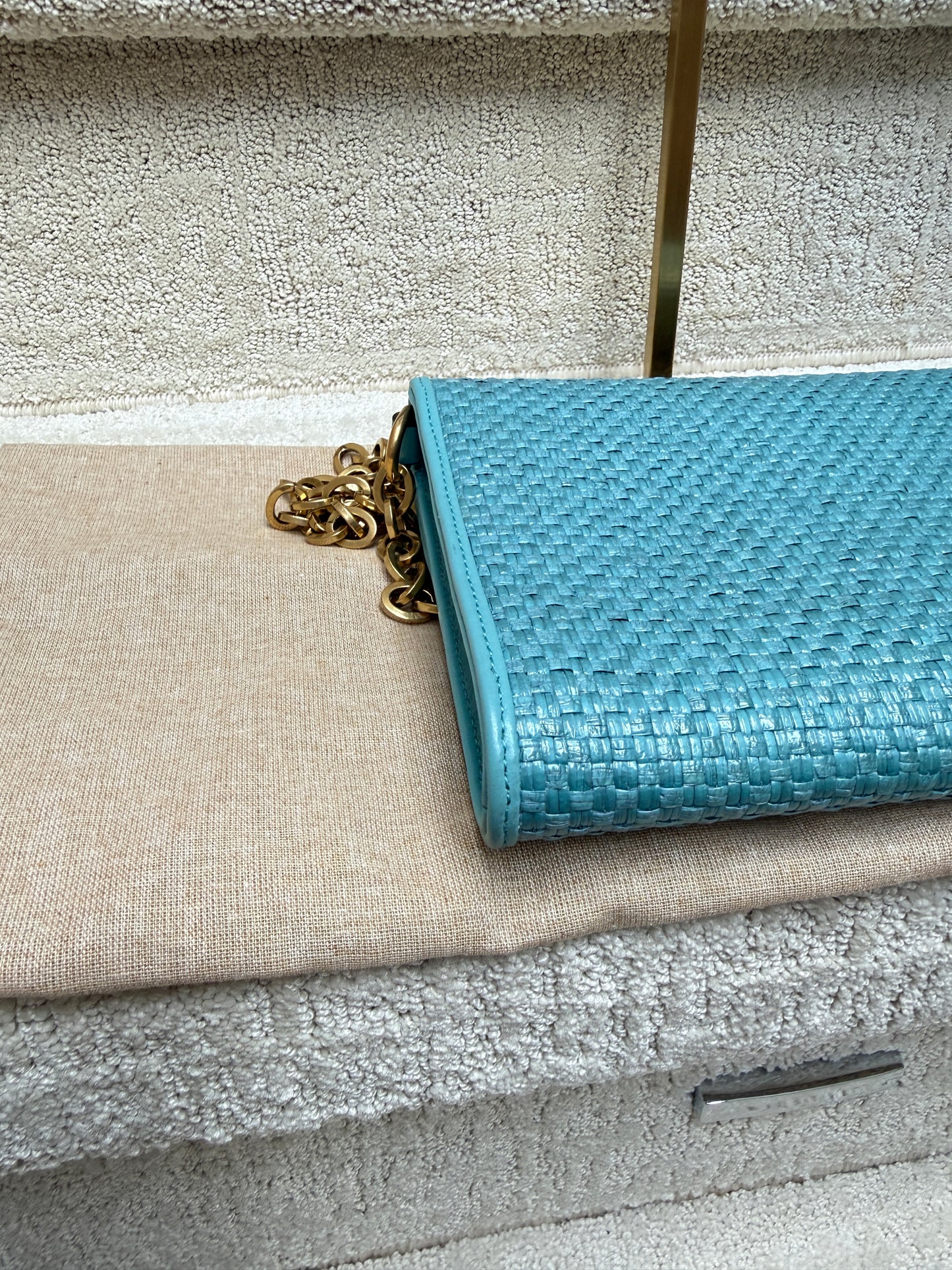 Gucci Horsebit 1955 Curved Flap Shoulder Bag in Blue Raffia